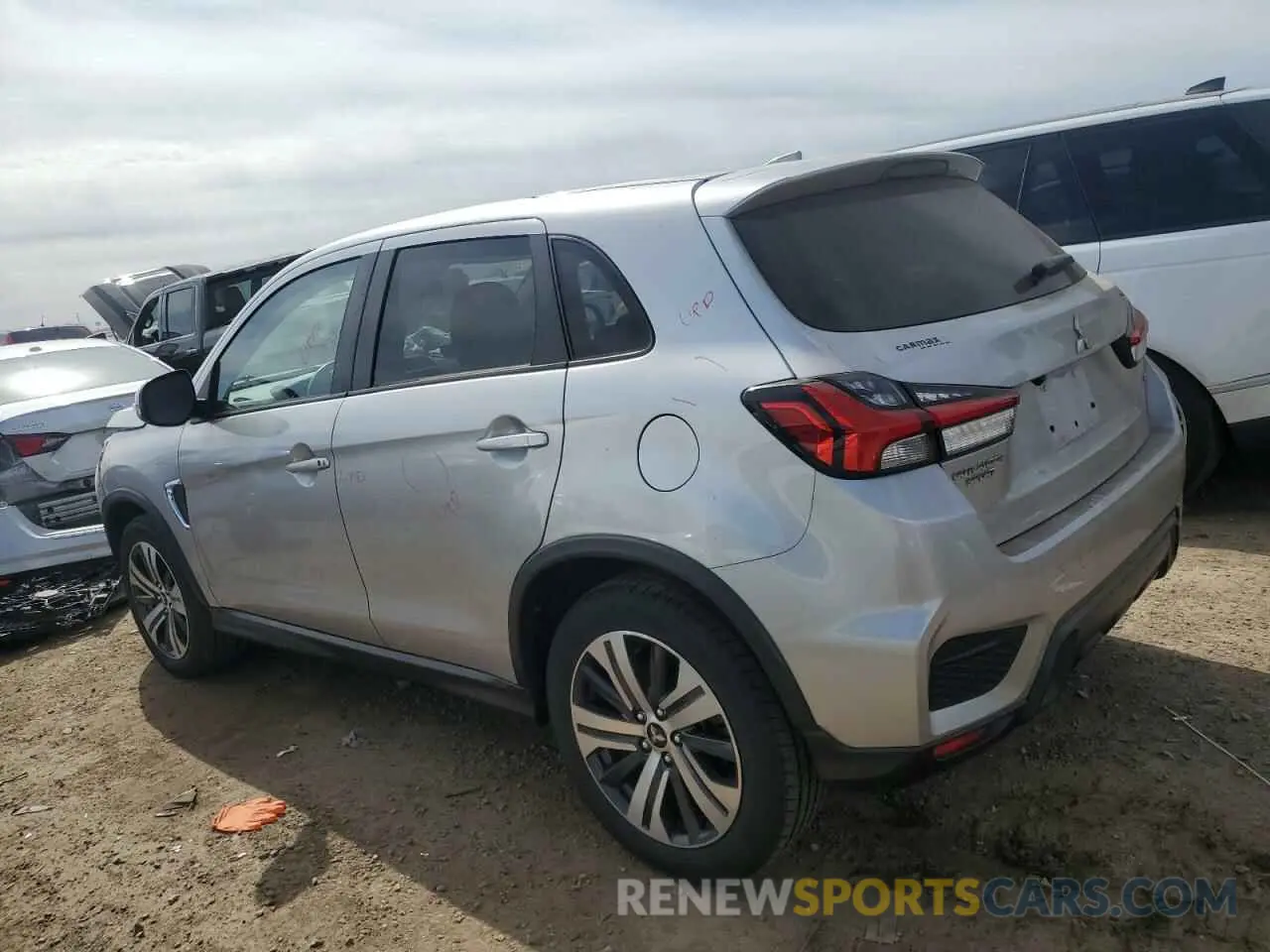 2 Фотография поврежденного автомобиля JA4ARUAUXMU017089 MITSUBISHI OUTLANDER 2021