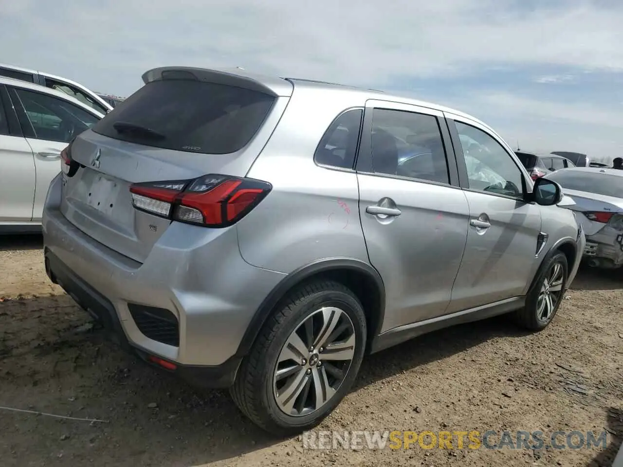 3 Фотография поврежденного автомобиля JA4ARUAUXMU017089 MITSUBISHI OUTLANDER 2021