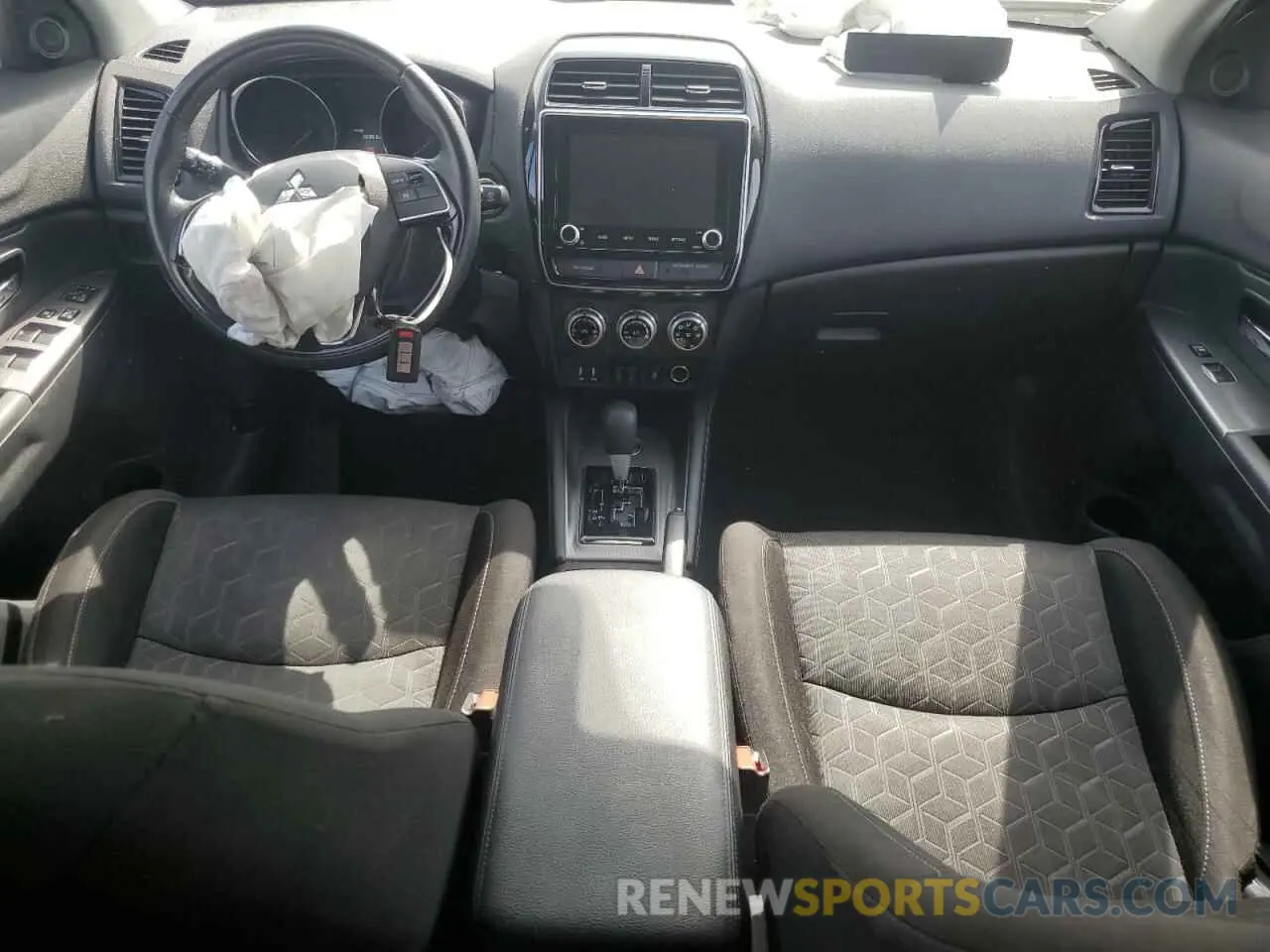 8 Фотография поврежденного автомобиля JA4ARUAUXMU017089 MITSUBISHI OUTLANDER 2021