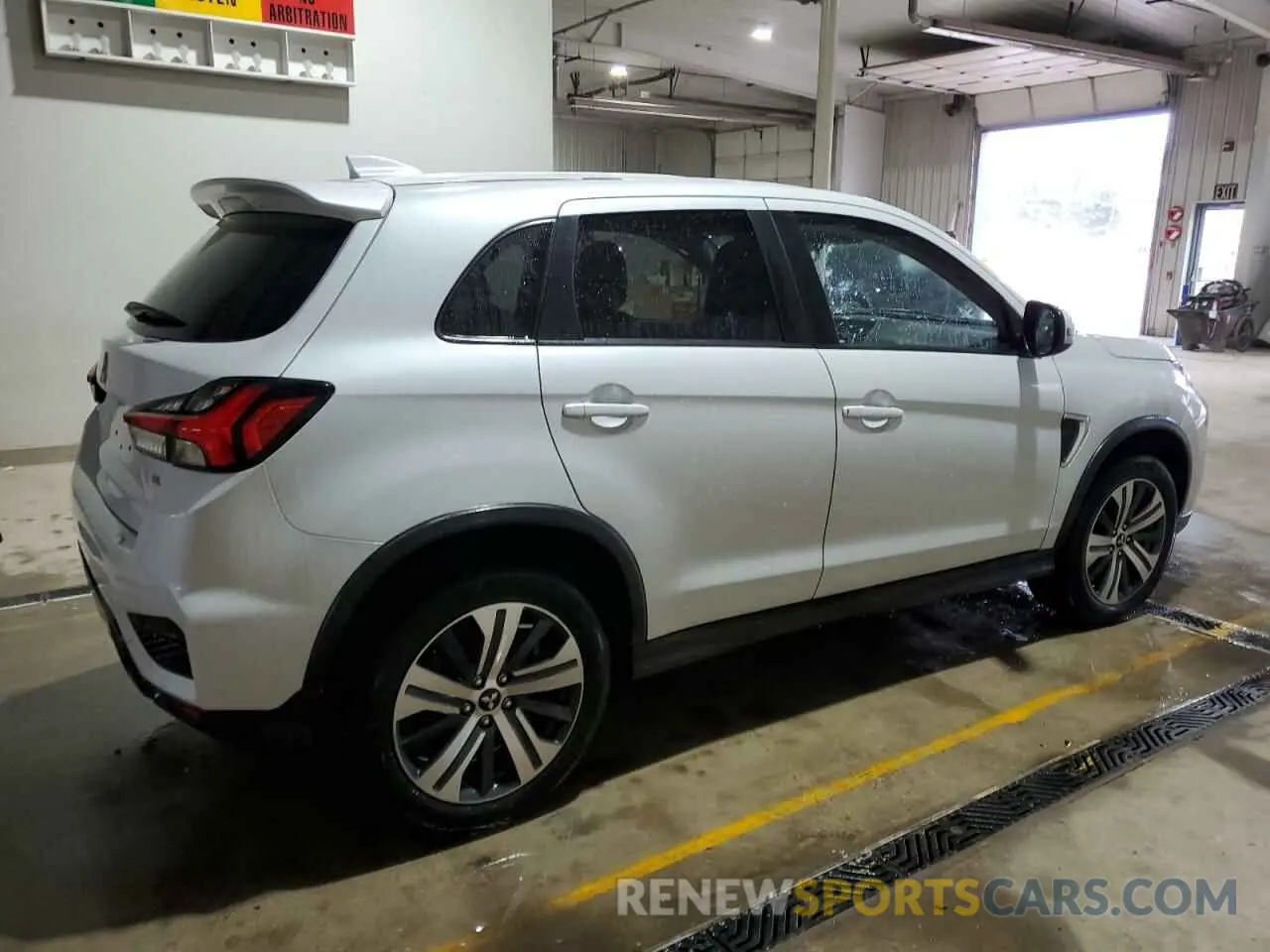 3 Photograph of a damaged car JA4APVAU4NU010832 MITSUBISHI OUTLANDER 2022