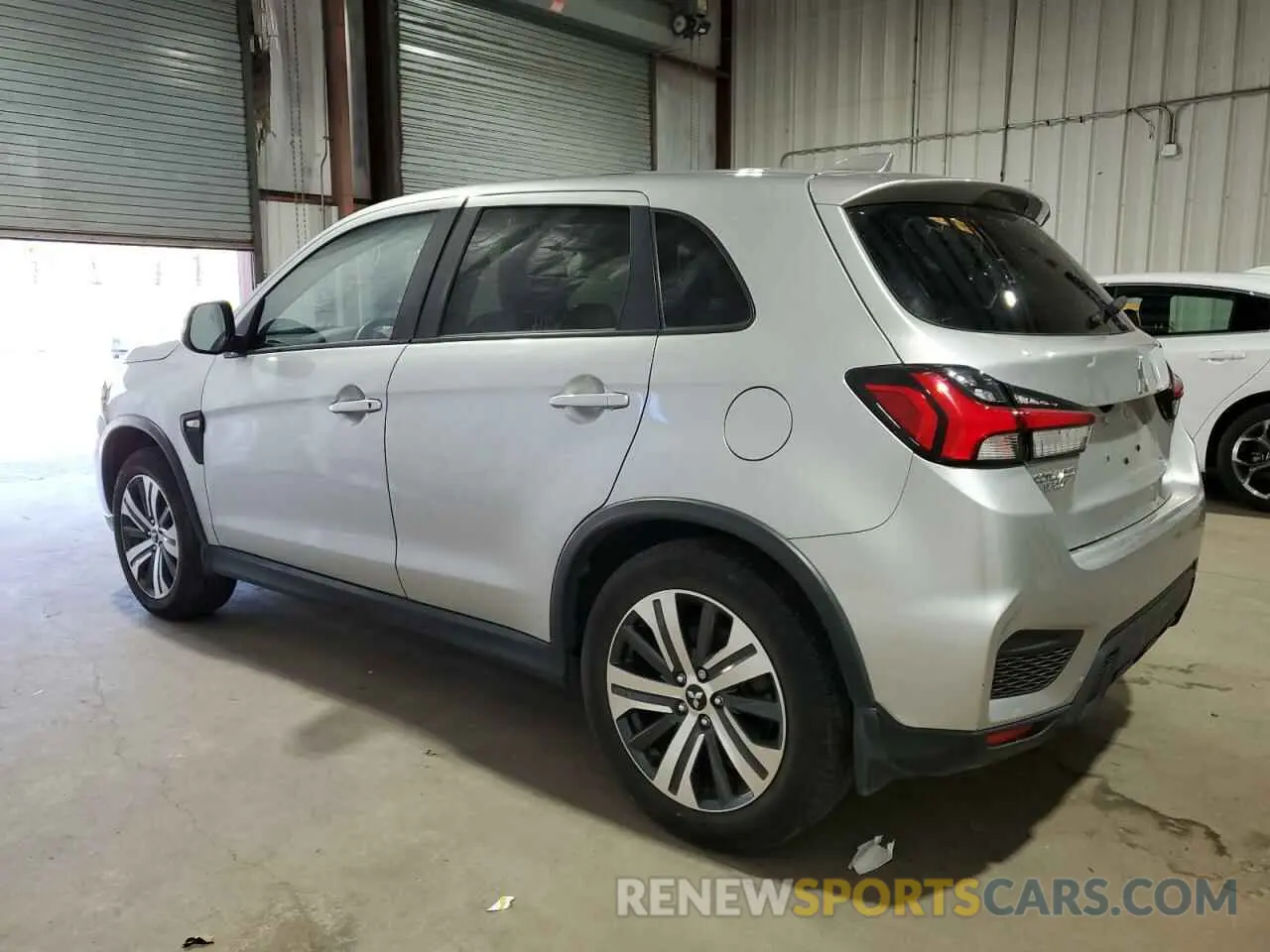 2 Фотография поврежденного автомобиля JA4ARUAUXNU009592 MITSUBISHI OUTLANDER 2022