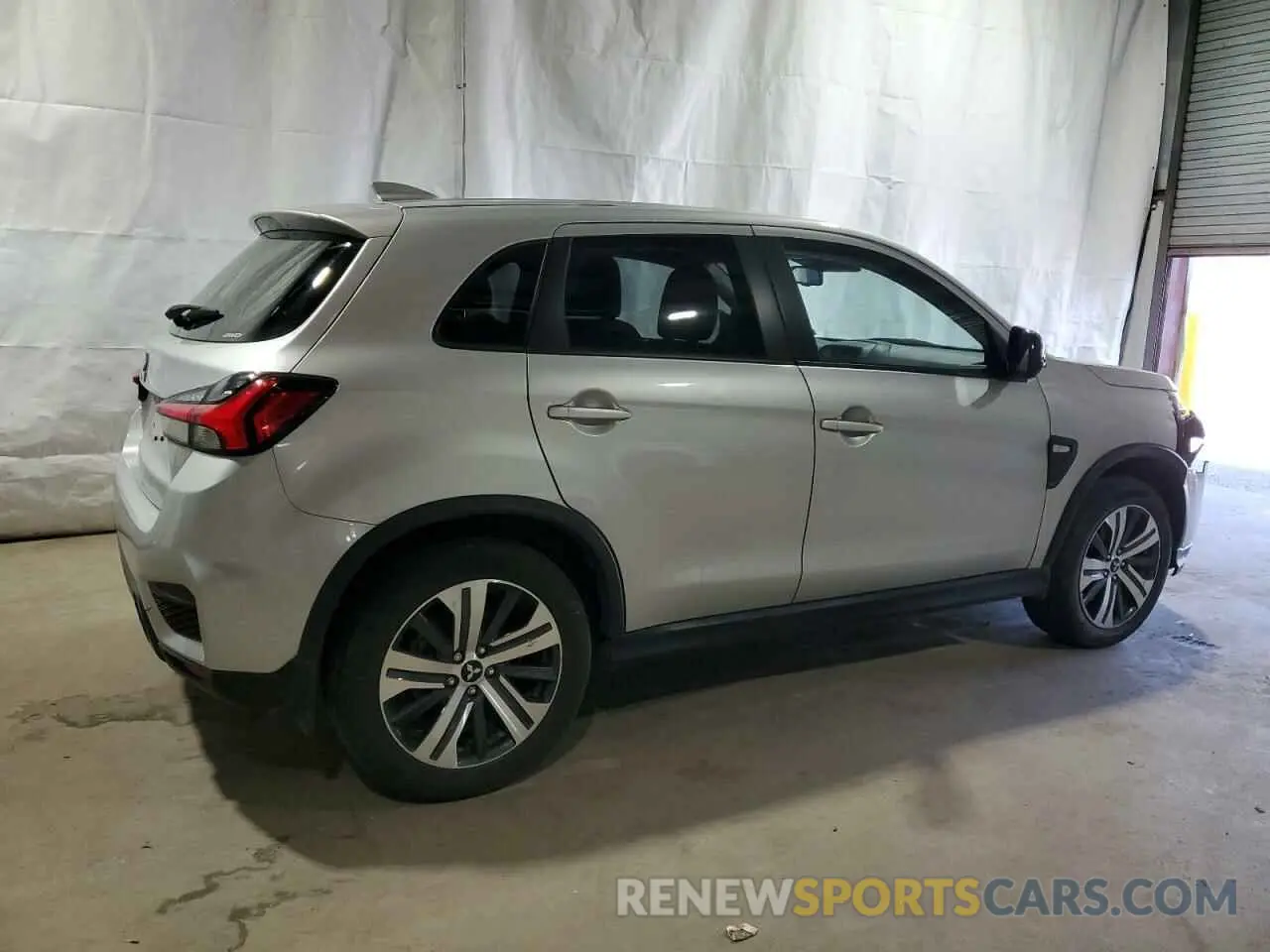 3 Фотография поврежденного автомобиля JA4ARUAUXNU009592 MITSUBISHI OUTLANDER 2022