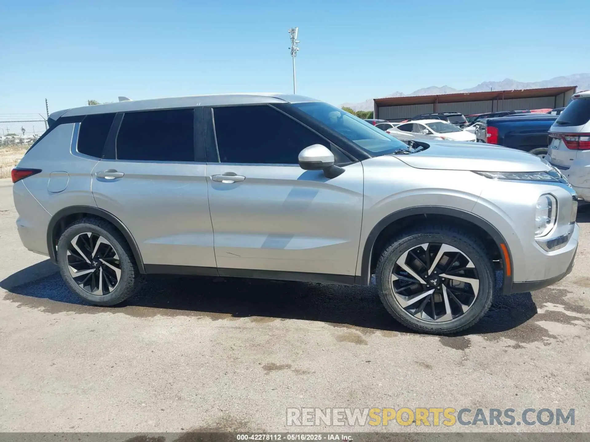 12 Фотография поврежденного автомобиля JA4J3TA81NZ015802 MITSUBISHI OUTLANDER 2022