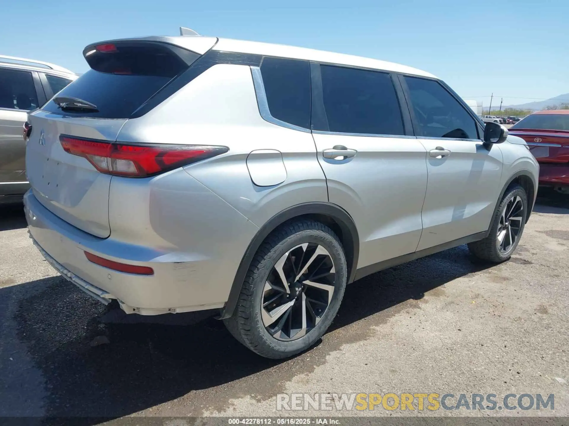 4 Фотография поврежденного автомобиля JA4J3TA81NZ015802 MITSUBISHI OUTLANDER 2022