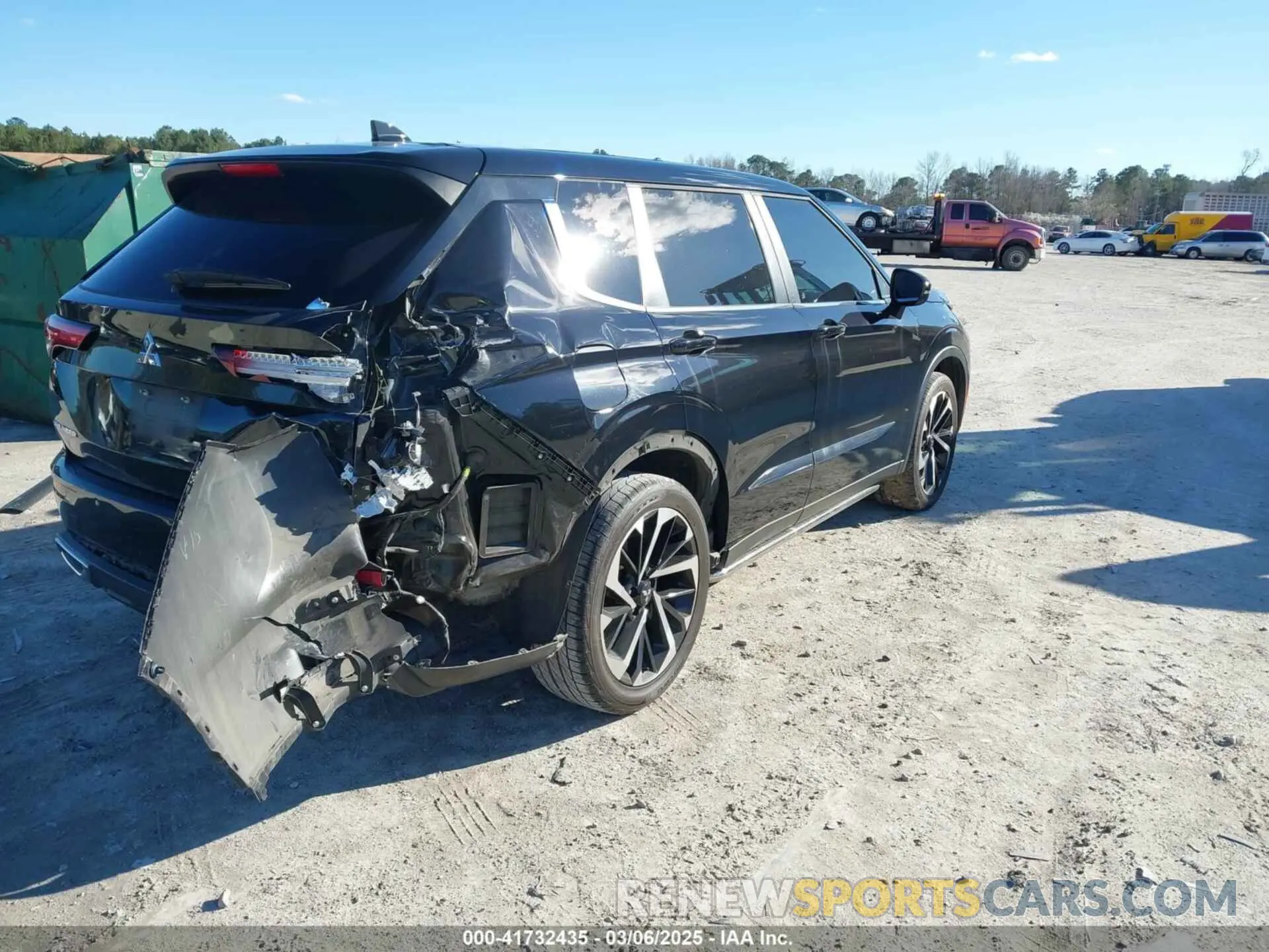 4 Photograph of a damaged car JA4J3TA82NZ040689 MITSUBISHI OUTLANDER 2022