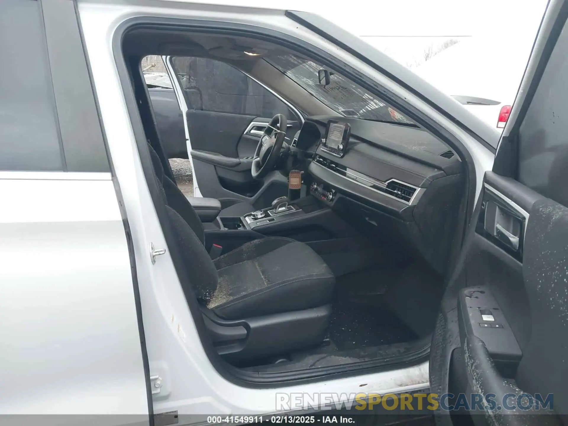5 Photograph of a damaged car JA4J3TA84NZ014725 MITSUBISHI OUTLANDER 2022