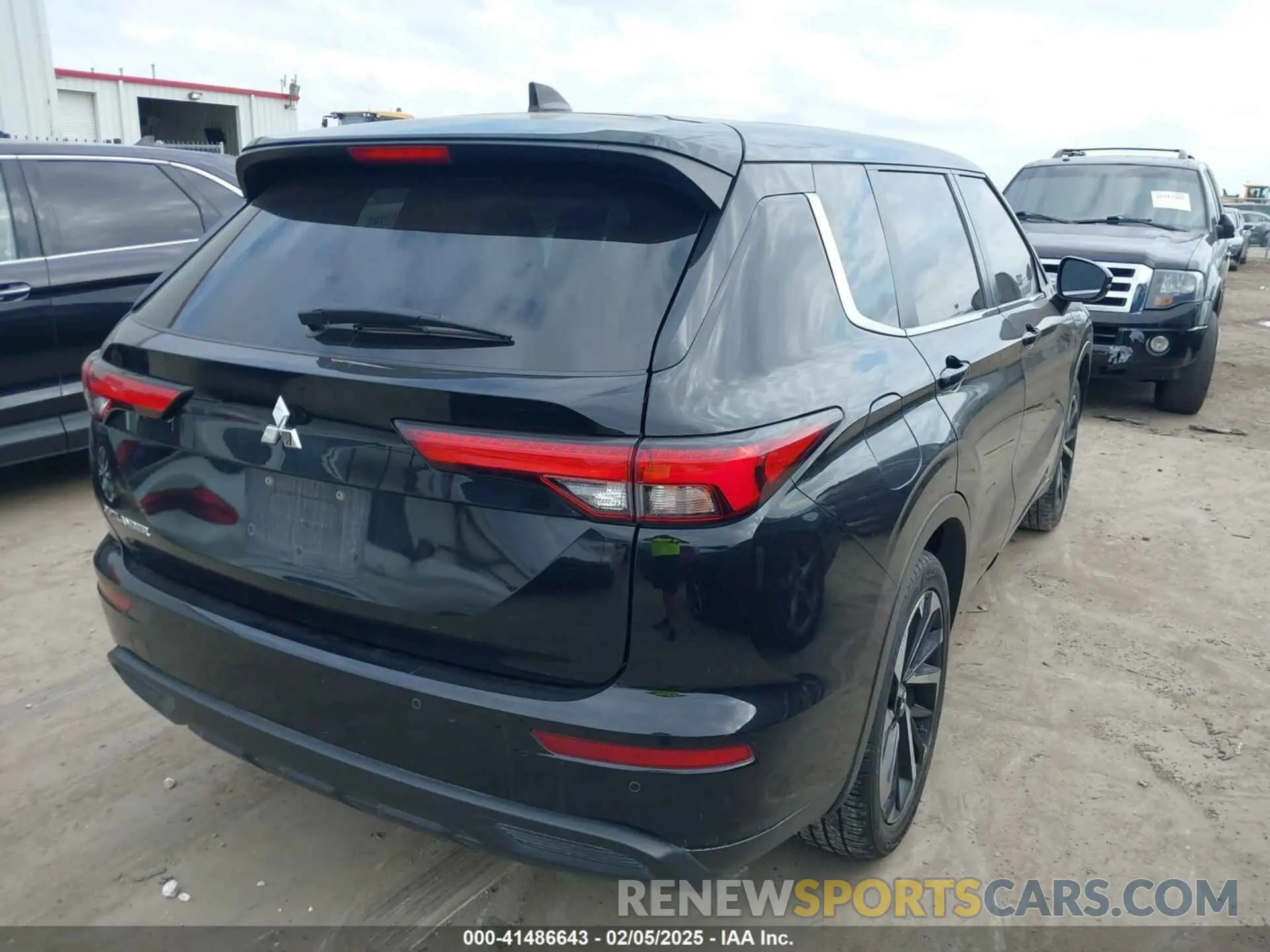 4 Photograph of a damaged car JA4J3TA86NZ074084 MITSUBISHI OUTLANDER 2022