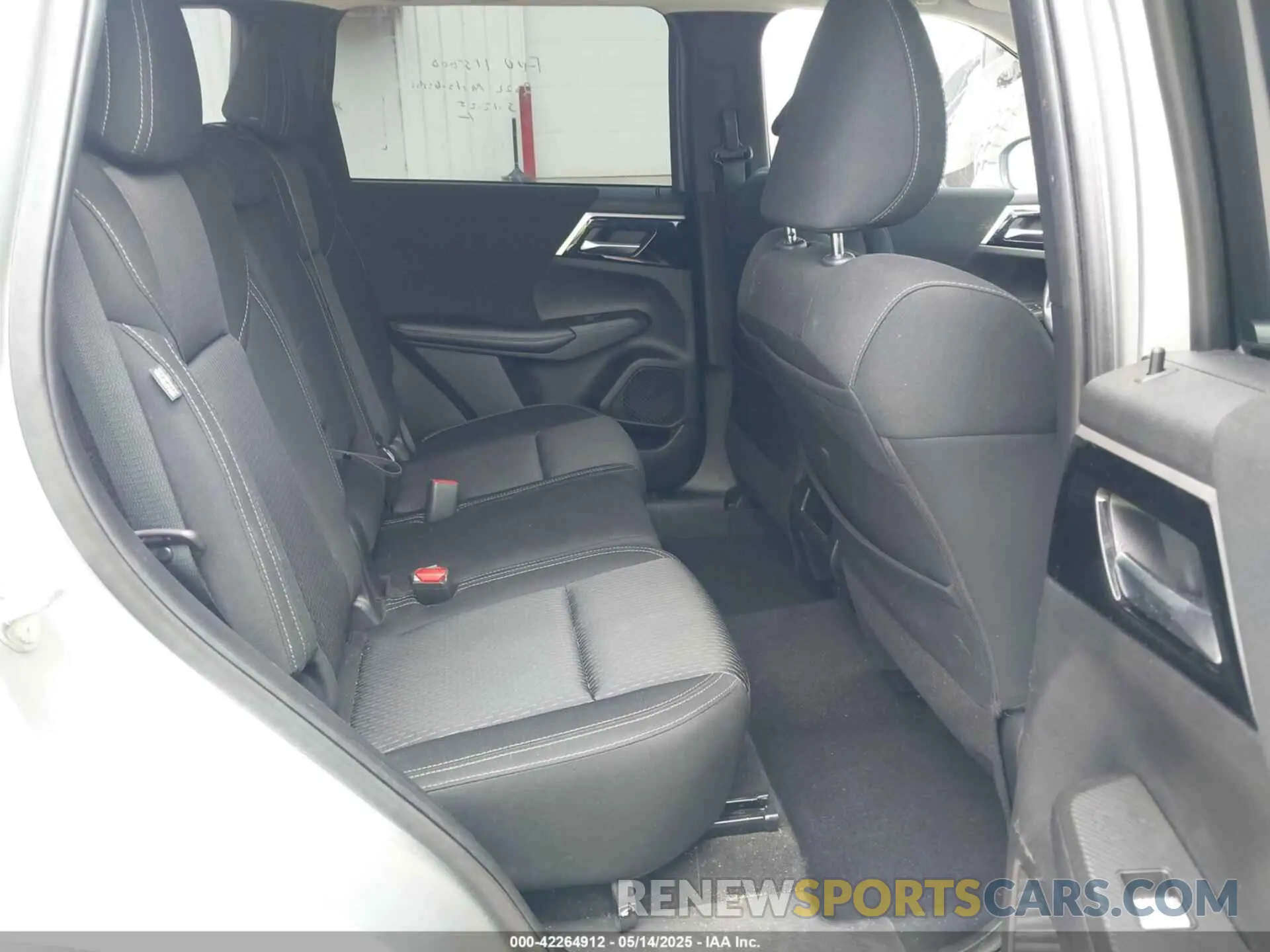 8 Photograph of a damaged car JA4J3TA88NZ015201 MITSUBISHI OUTLANDER 2022