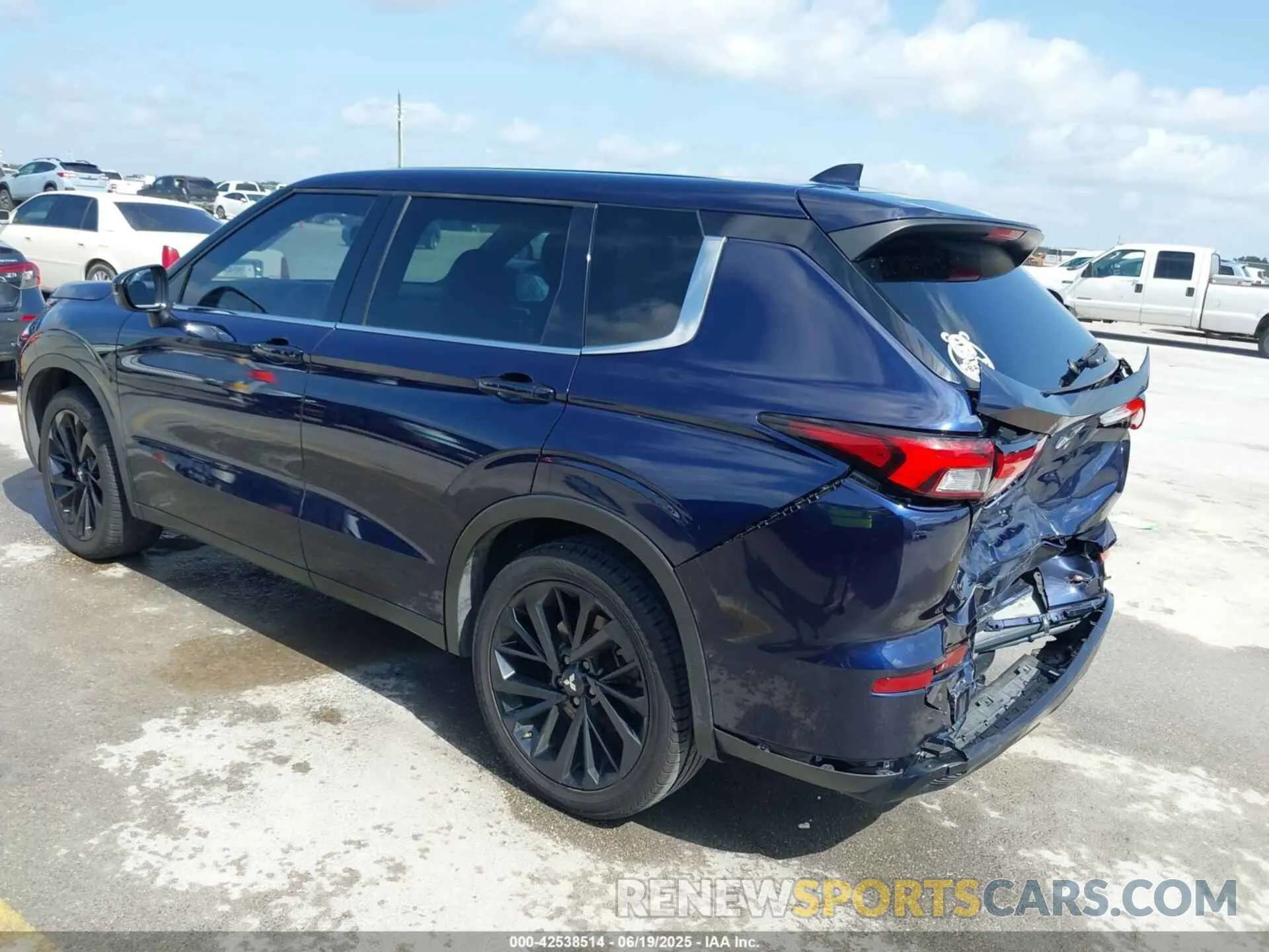 3 Фотография поврежденного автомобиля JA4J3UA80NZ065158 MITSUBISHI OUTLANDER 2022