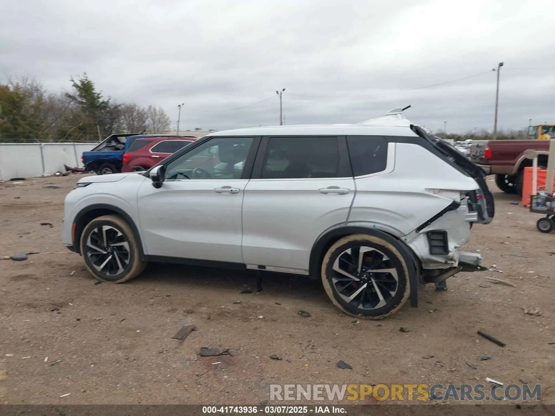 13 Photograph of a damaged car JA4J3UA81NZ027230 MITSUBISHI OUTLANDER 2022