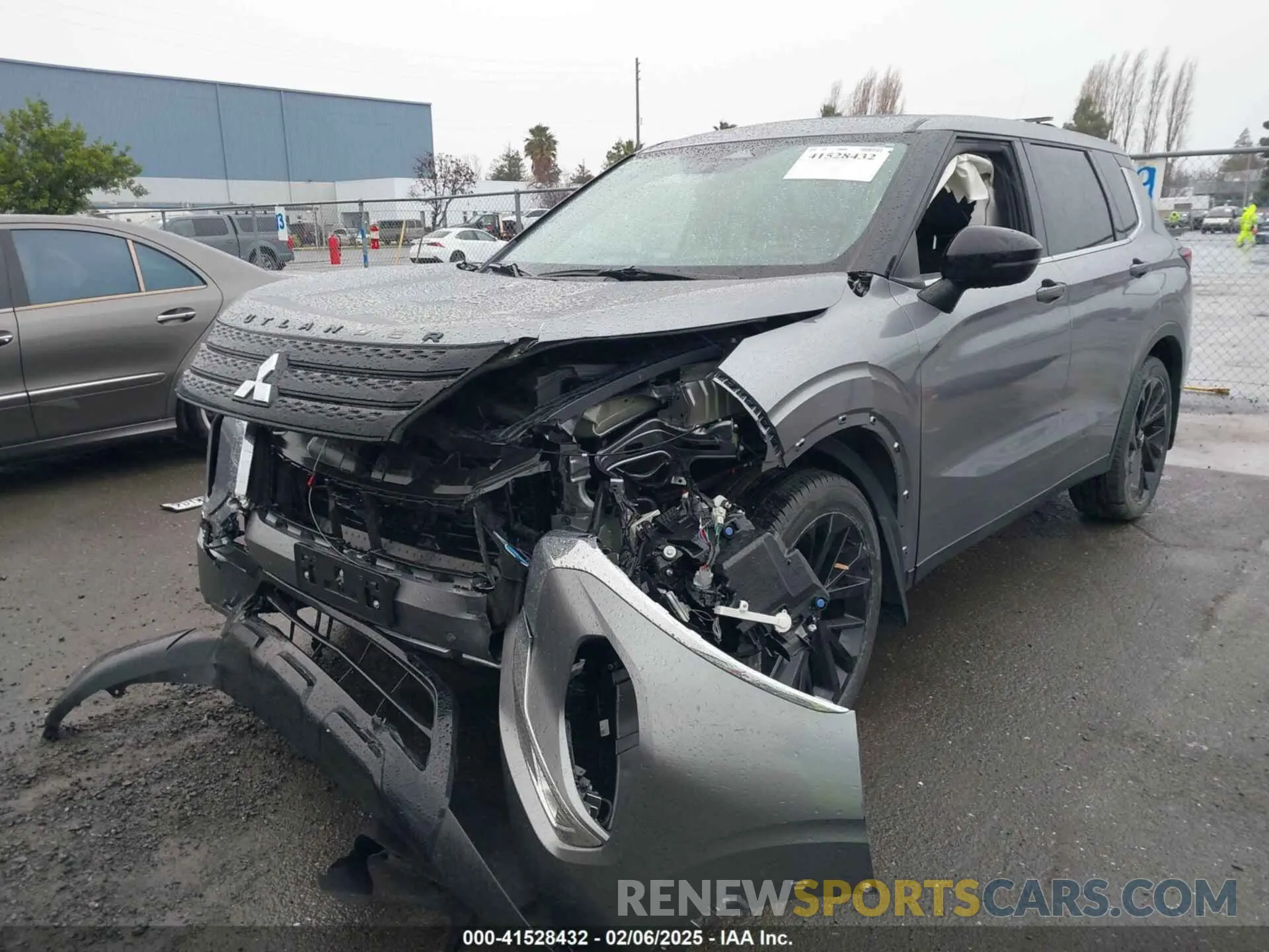 2 Photograph of a damaged car JA4J3UA81NZ090912 MITSUBISHI OUTLANDER 2022