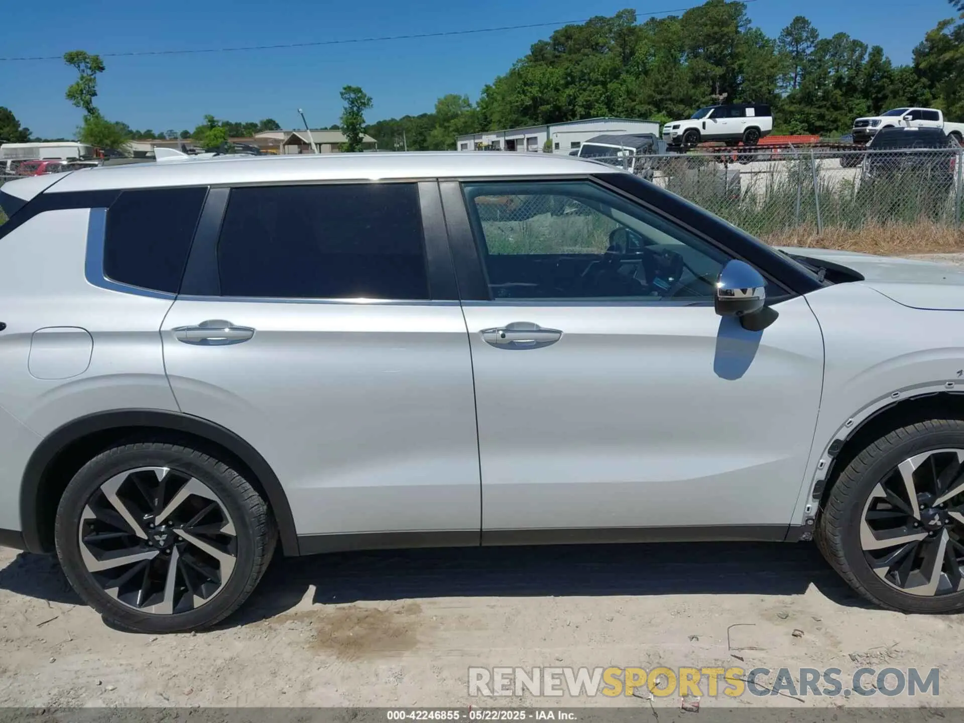 13 Photograph of a damaged car JA4J3UA82NZ037930 MITSUBISHI OUTLANDER 2022