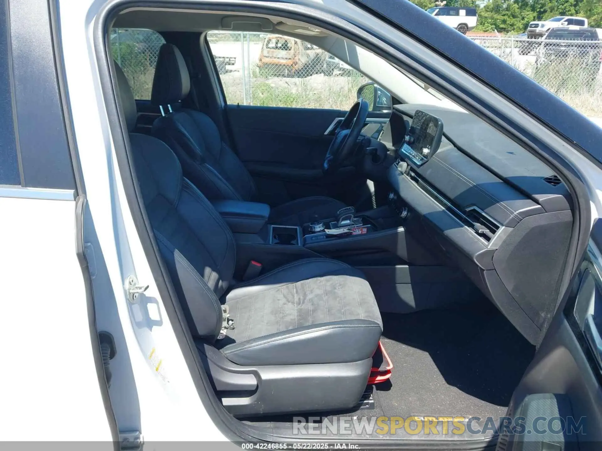 5 Photograph of a damaged car JA4J3UA82NZ037930 MITSUBISHI OUTLANDER 2022