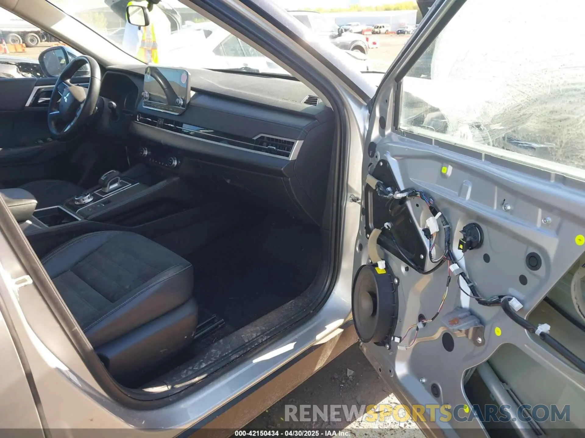 5 Photograph of a damaged car JA4J3UA83NZ027438 MITSUBISHI OUTLANDER 2022