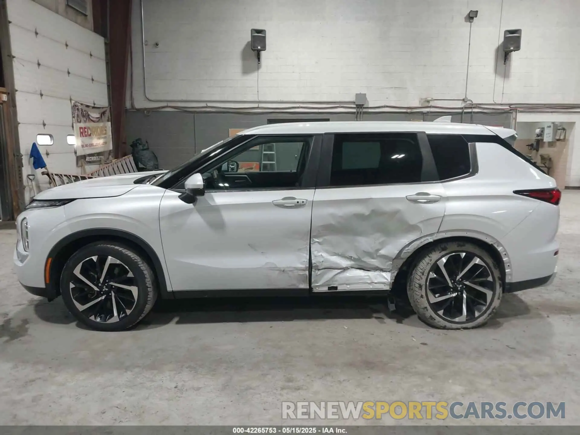 14 Photograph of a damaged car JA4J3UA84NZ062456 MITSUBISHI OUTLANDER 2022