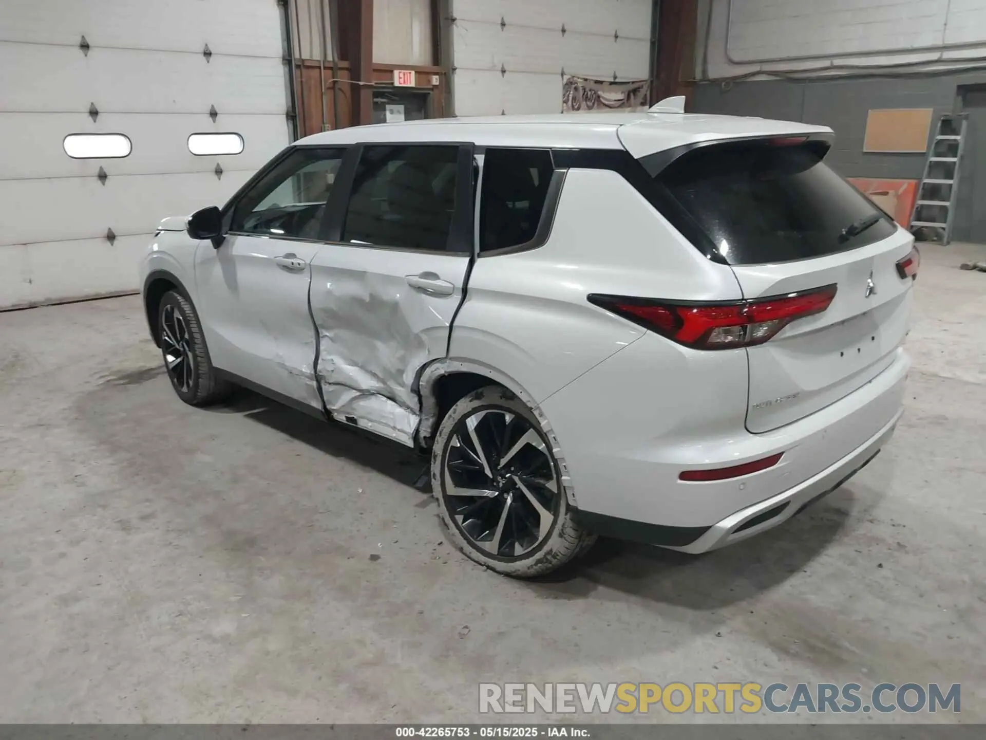 3 Photograph of a damaged car JA4J3UA84NZ062456 MITSUBISHI OUTLANDER 2022
