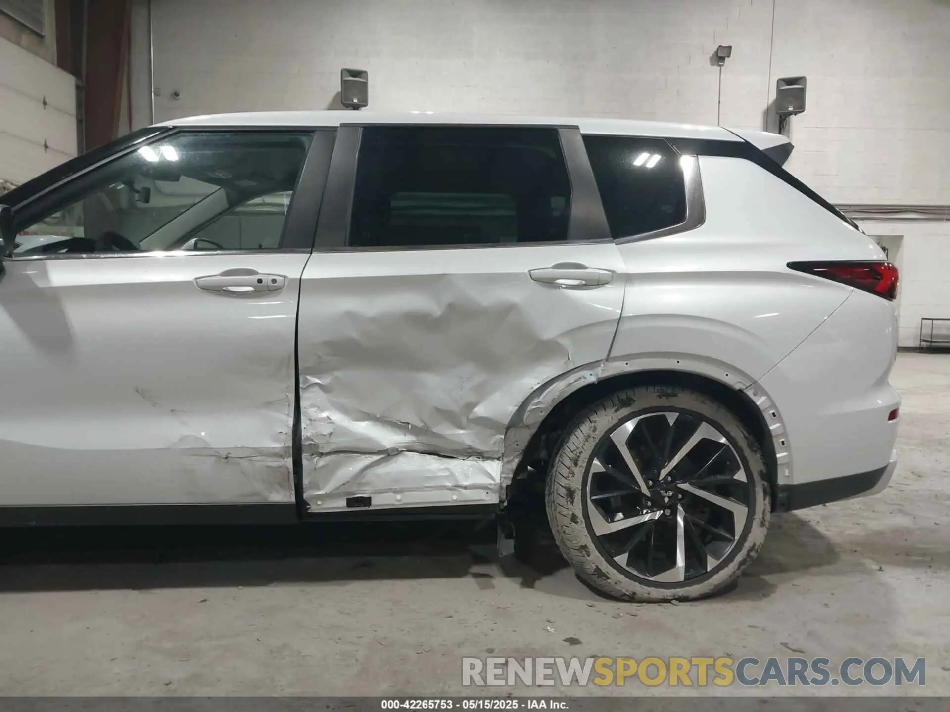 6 Photograph of a damaged car JA4J3UA84NZ062456 MITSUBISHI OUTLANDER 2022