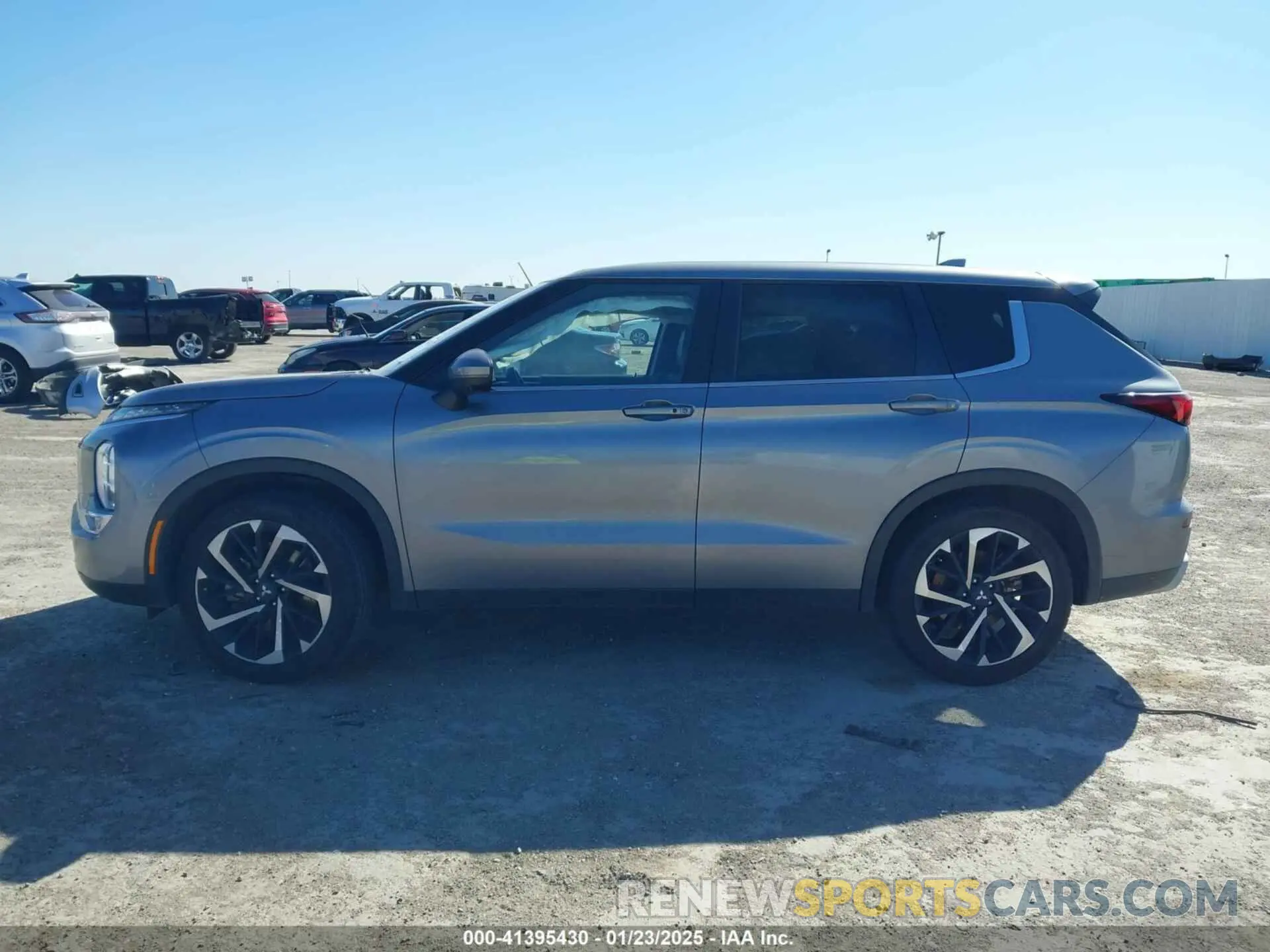 14 Фотография поврежденного автомобиля JA4J3UA85NZ089455 MITSUBISHI OUTLANDER 2022
