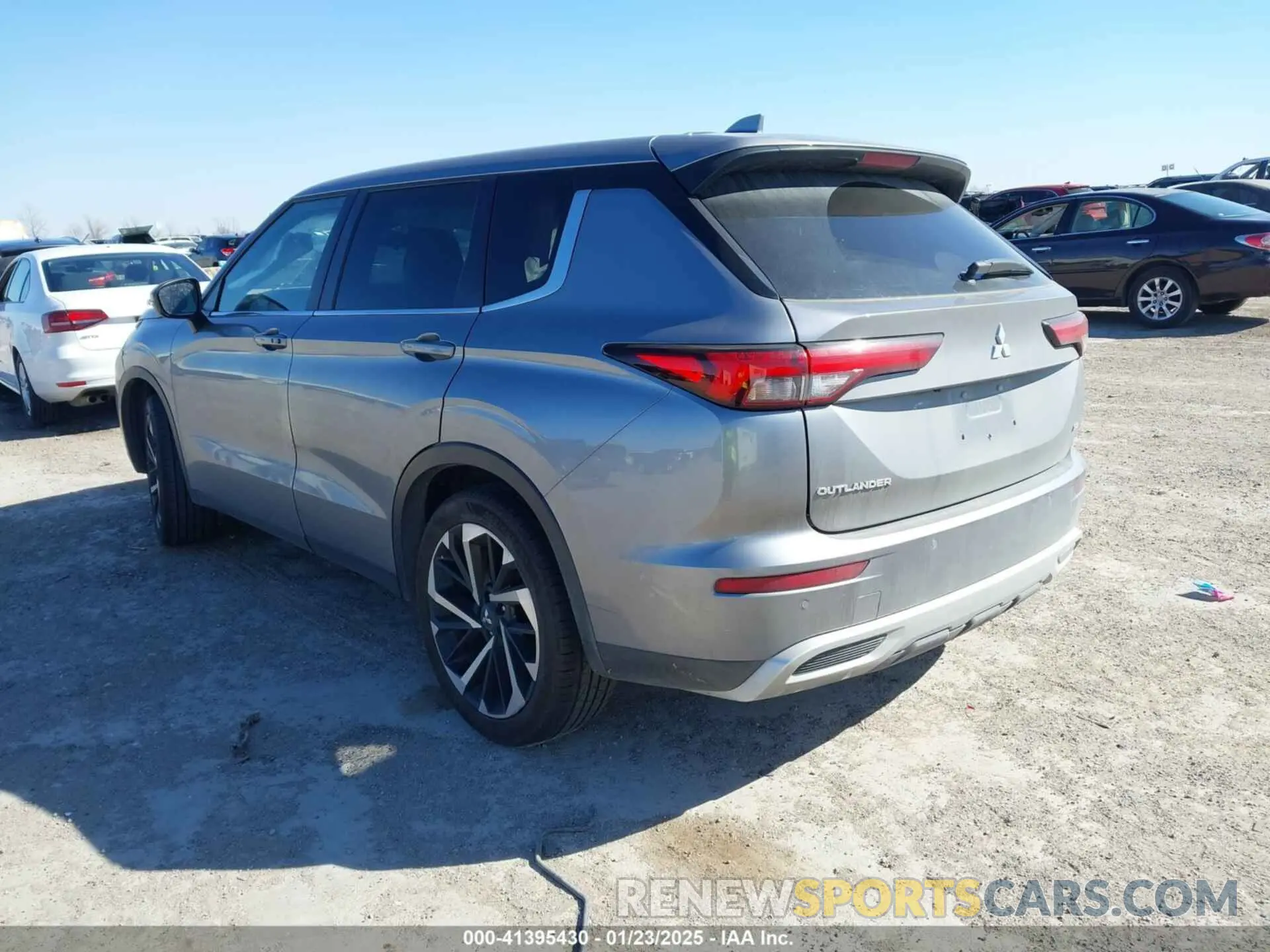 3 Фотография поврежденного автомобиля JA4J3UA85NZ089455 MITSUBISHI OUTLANDER 2022