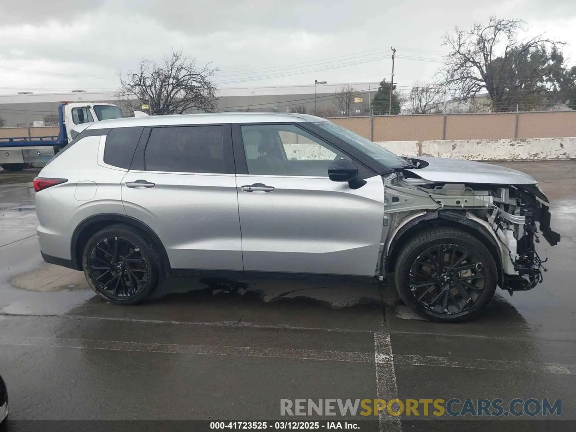 14 Photograph of a damaged car JA4J3UA87NZ059213 MITSUBISHI OUTLANDER 2022