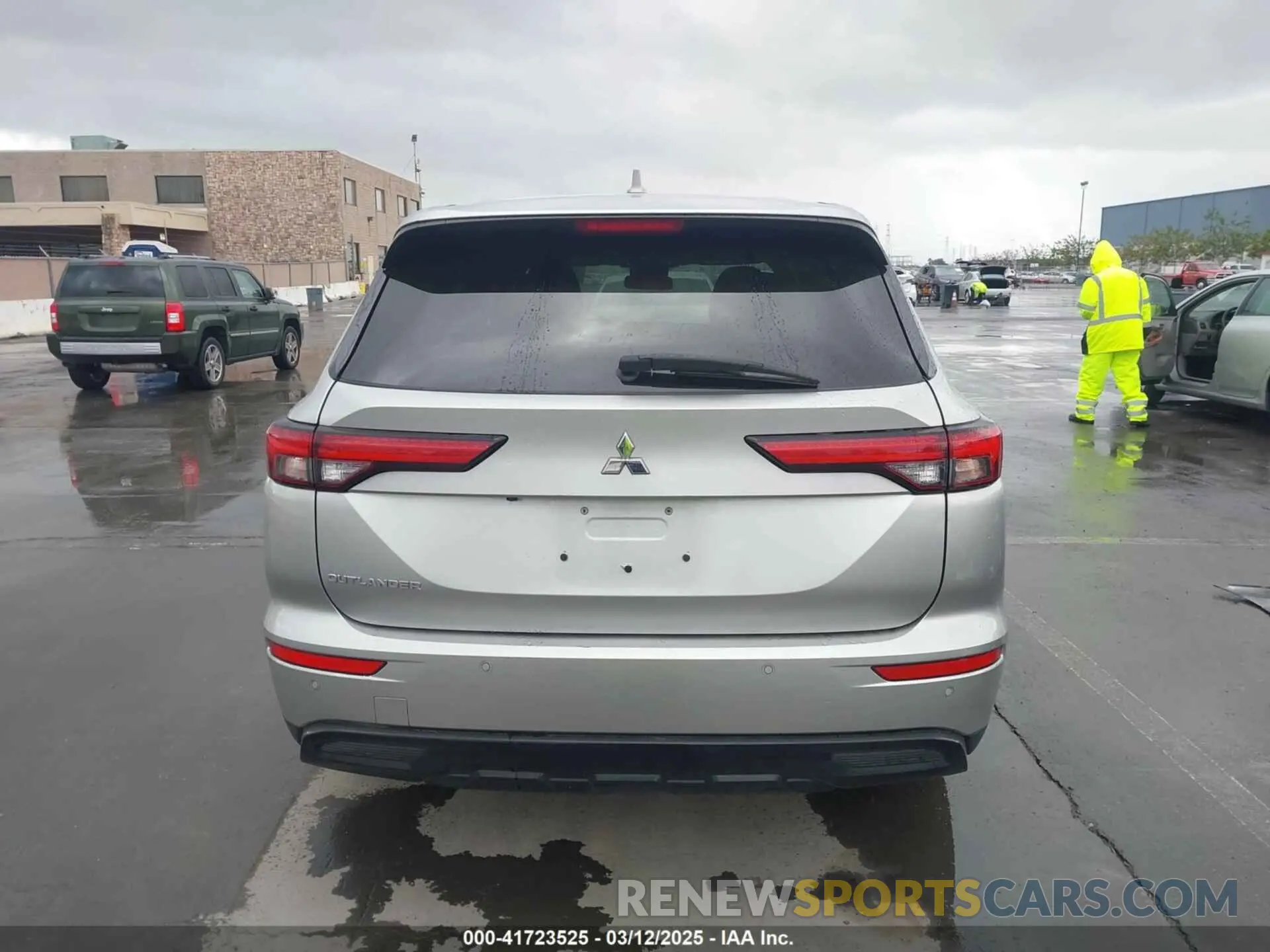 17 Photograph of a damaged car JA4J3UA87NZ059213 MITSUBISHI OUTLANDER 2022