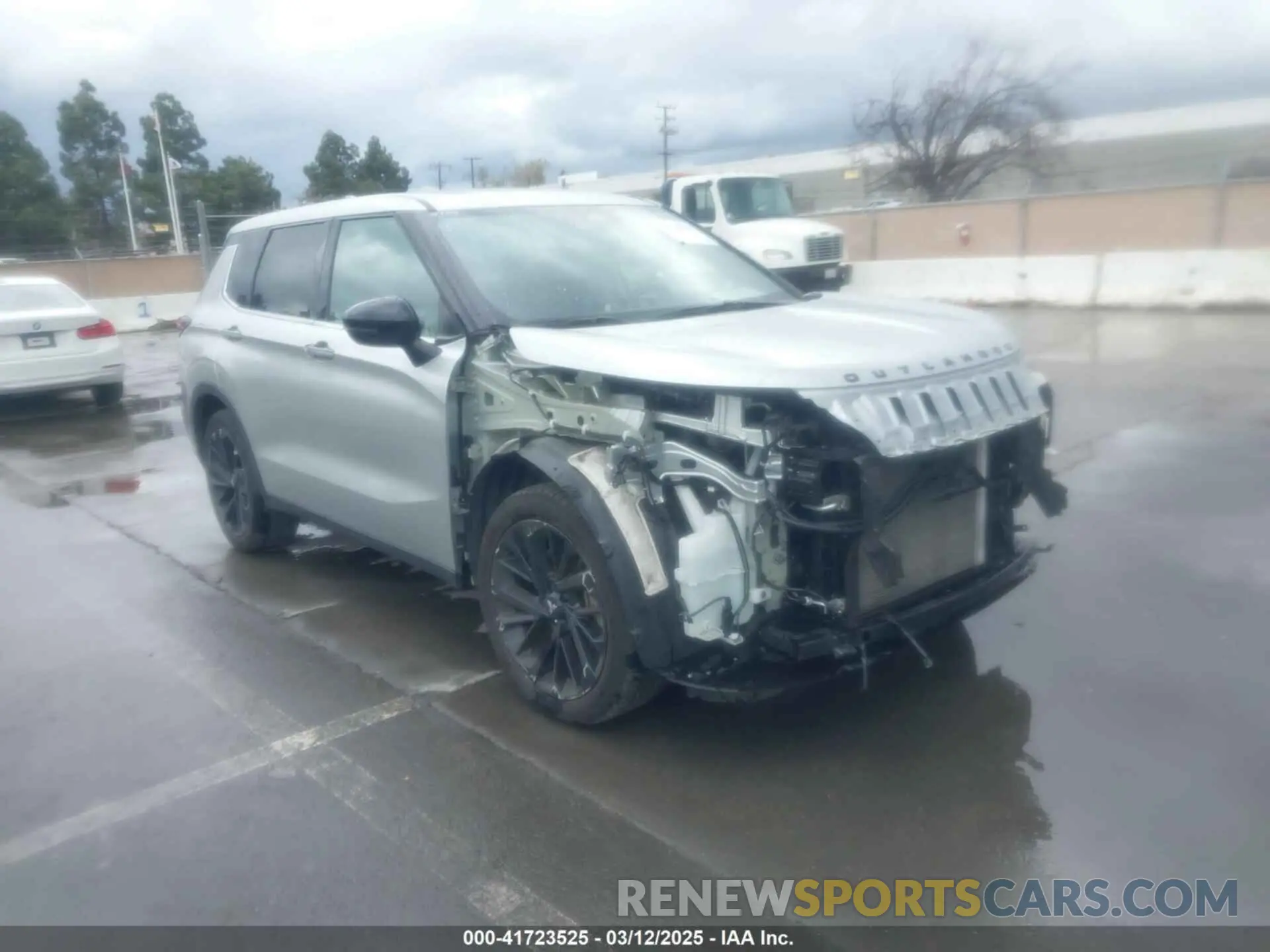 19 Photograph of a damaged car JA4J3UA87NZ059213 MITSUBISHI OUTLANDER 2022
