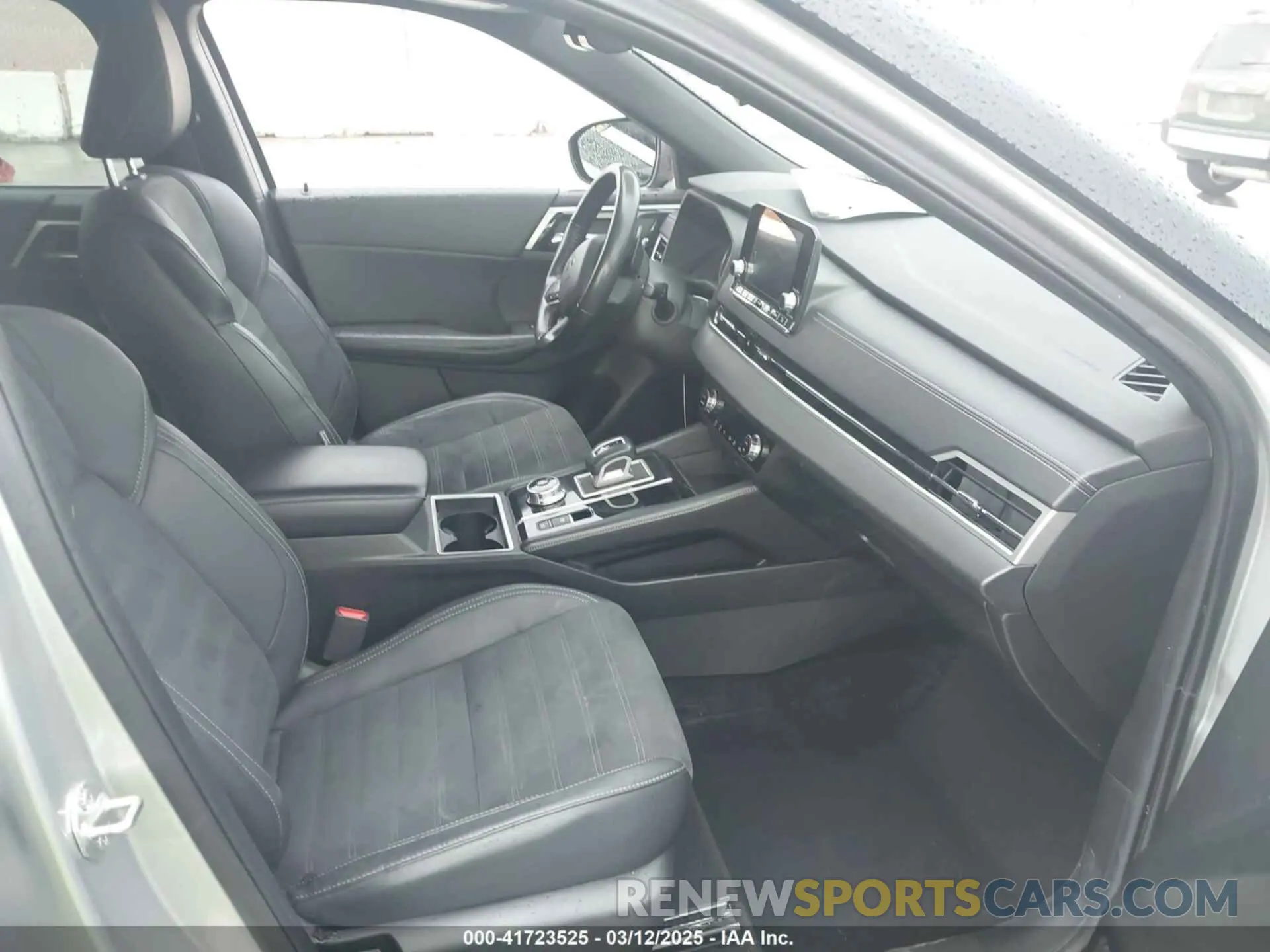 5 Photograph of a damaged car JA4J3UA87NZ059213 MITSUBISHI OUTLANDER 2022