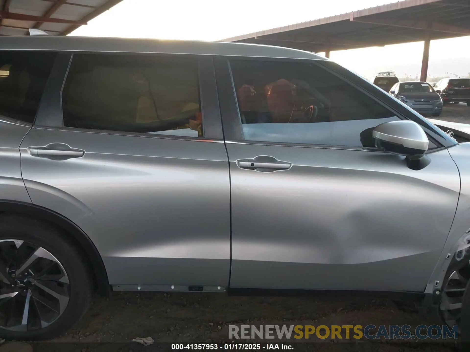 13 Фотография поврежденного автомобиля JA4J3UA88NZ023157 MITSUBISHI OUTLANDER 2022