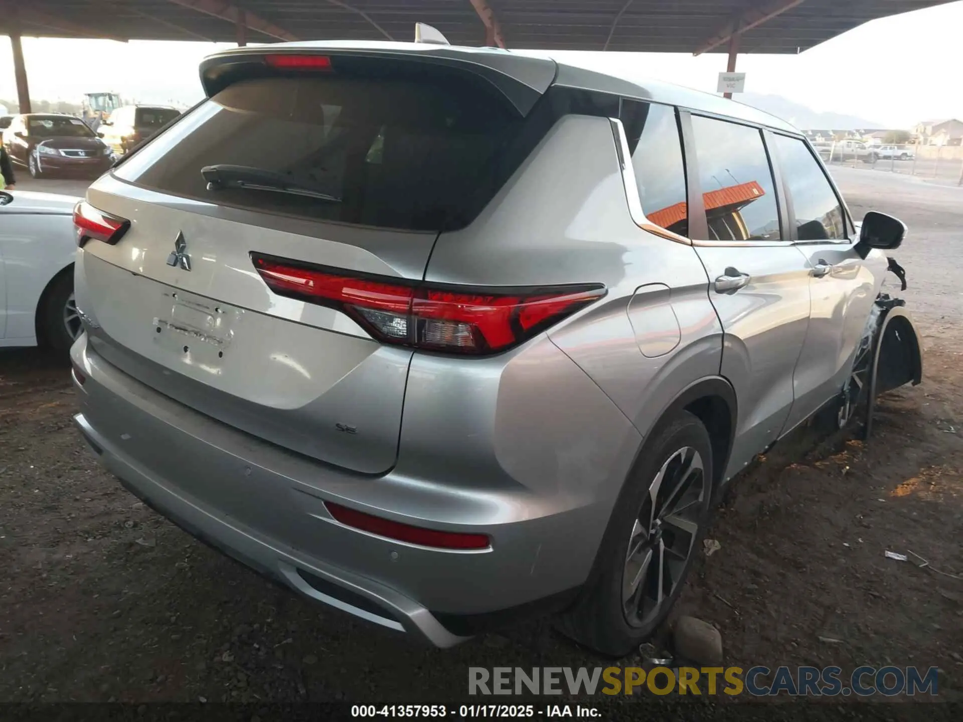 4 Фотография поврежденного автомобиля JA4J3UA88NZ023157 MITSUBISHI OUTLANDER 2022