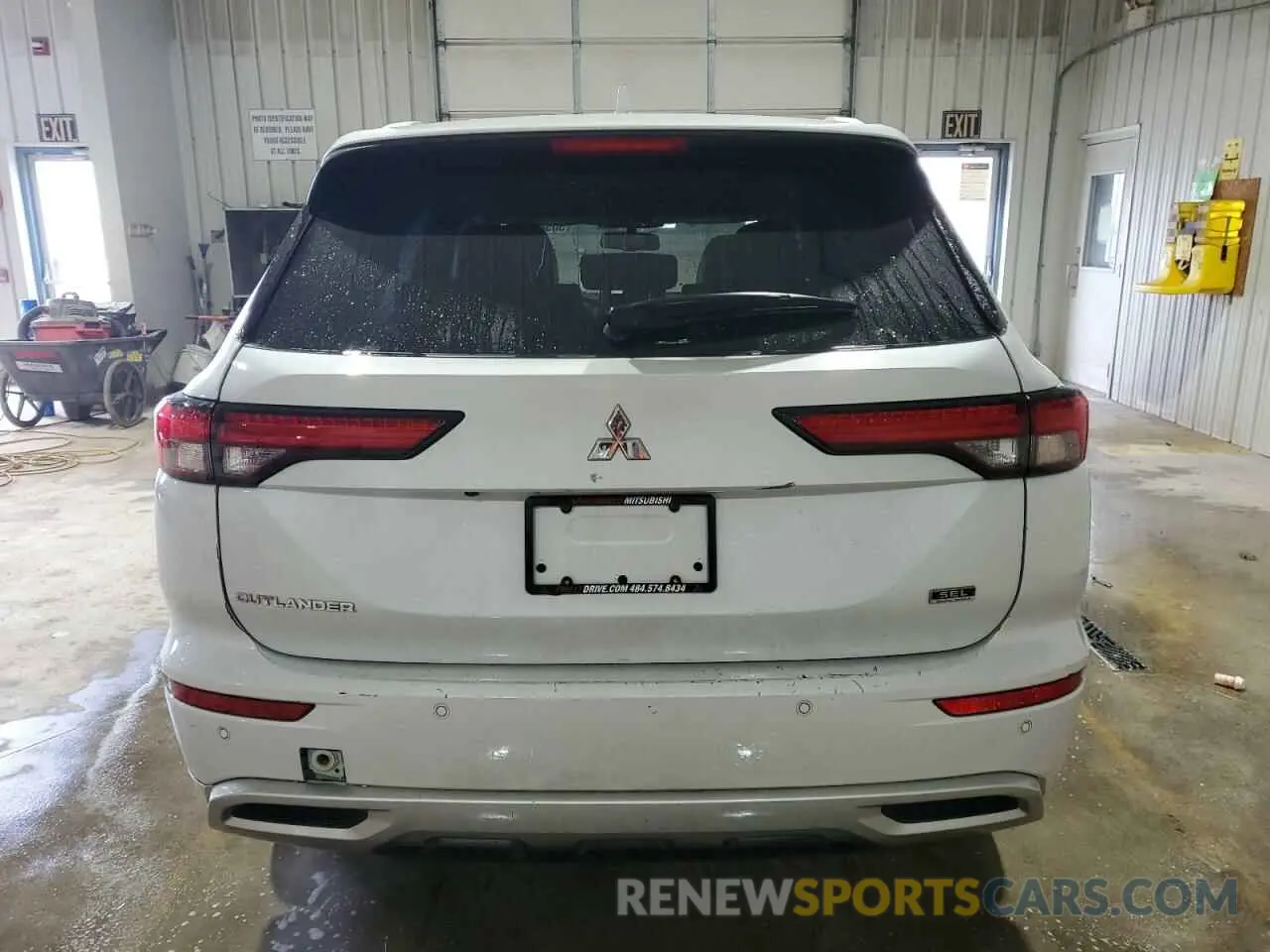 6 Photograph of a damaged car JA4J3VA81NZ059231 MITSUBISHI OUTLANDER 2022