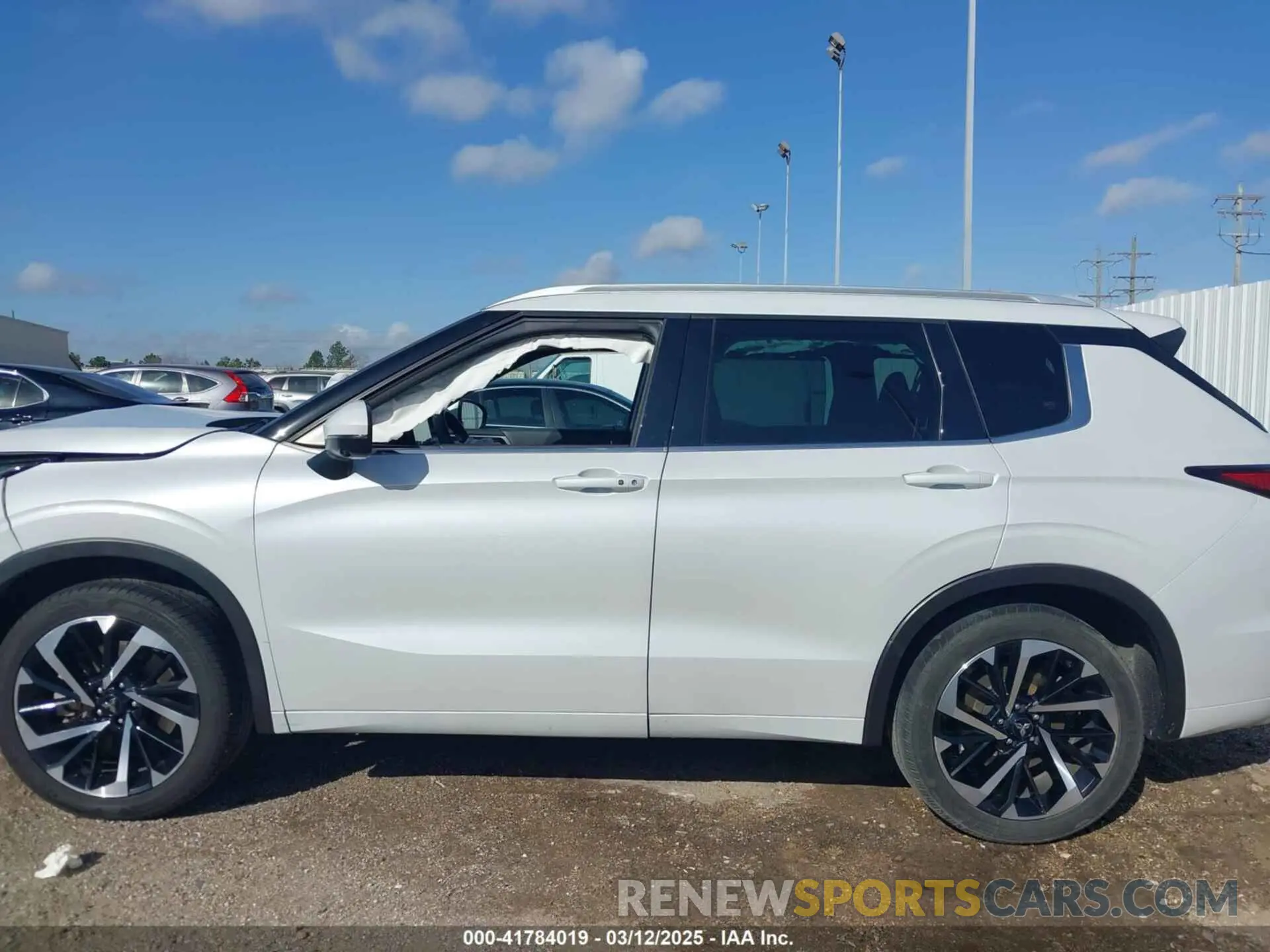 14 Фотография поврежденного автомобиля JA4J3VA83NZ092652 MITSUBISHI OUTLANDER 2022