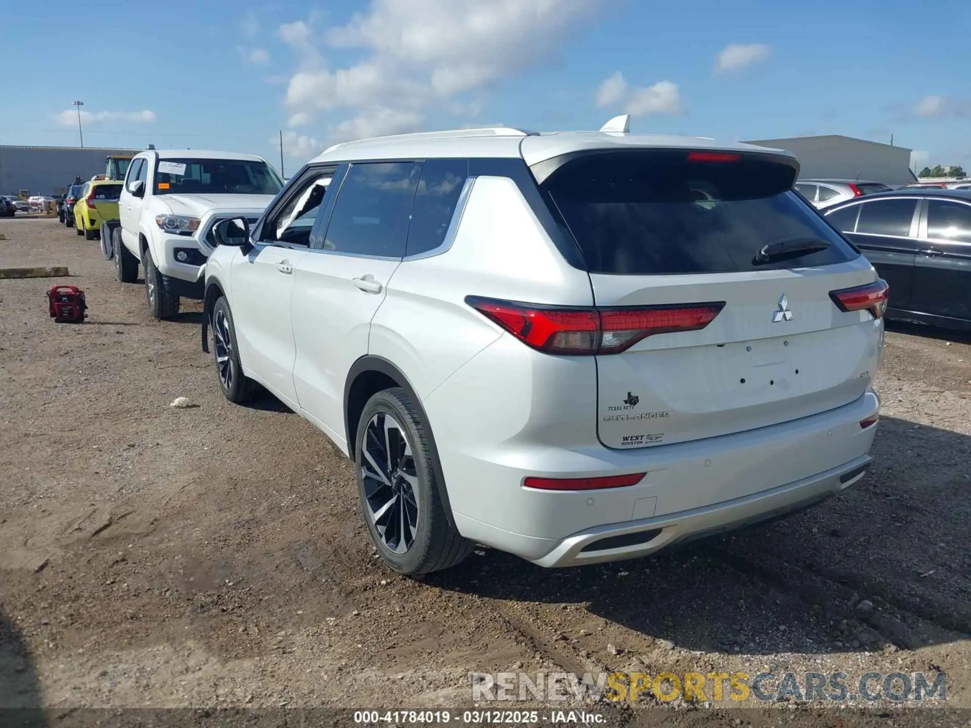 3 Фотография поврежденного автомобиля JA4J3VA83NZ092652 MITSUBISHI OUTLANDER 2022