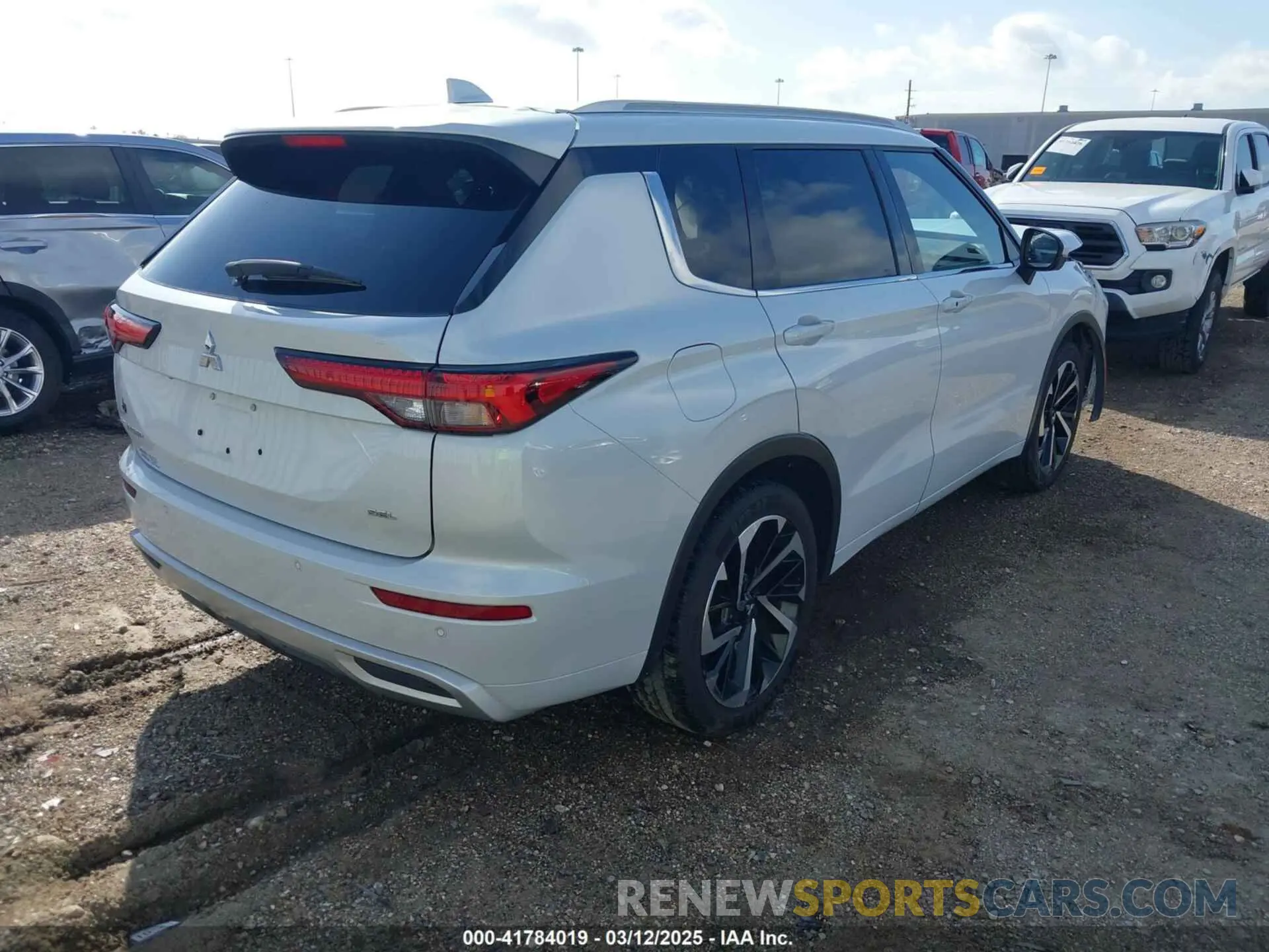 4 Фотография поврежденного автомобиля JA4J3VA83NZ092652 MITSUBISHI OUTLANDER 2022