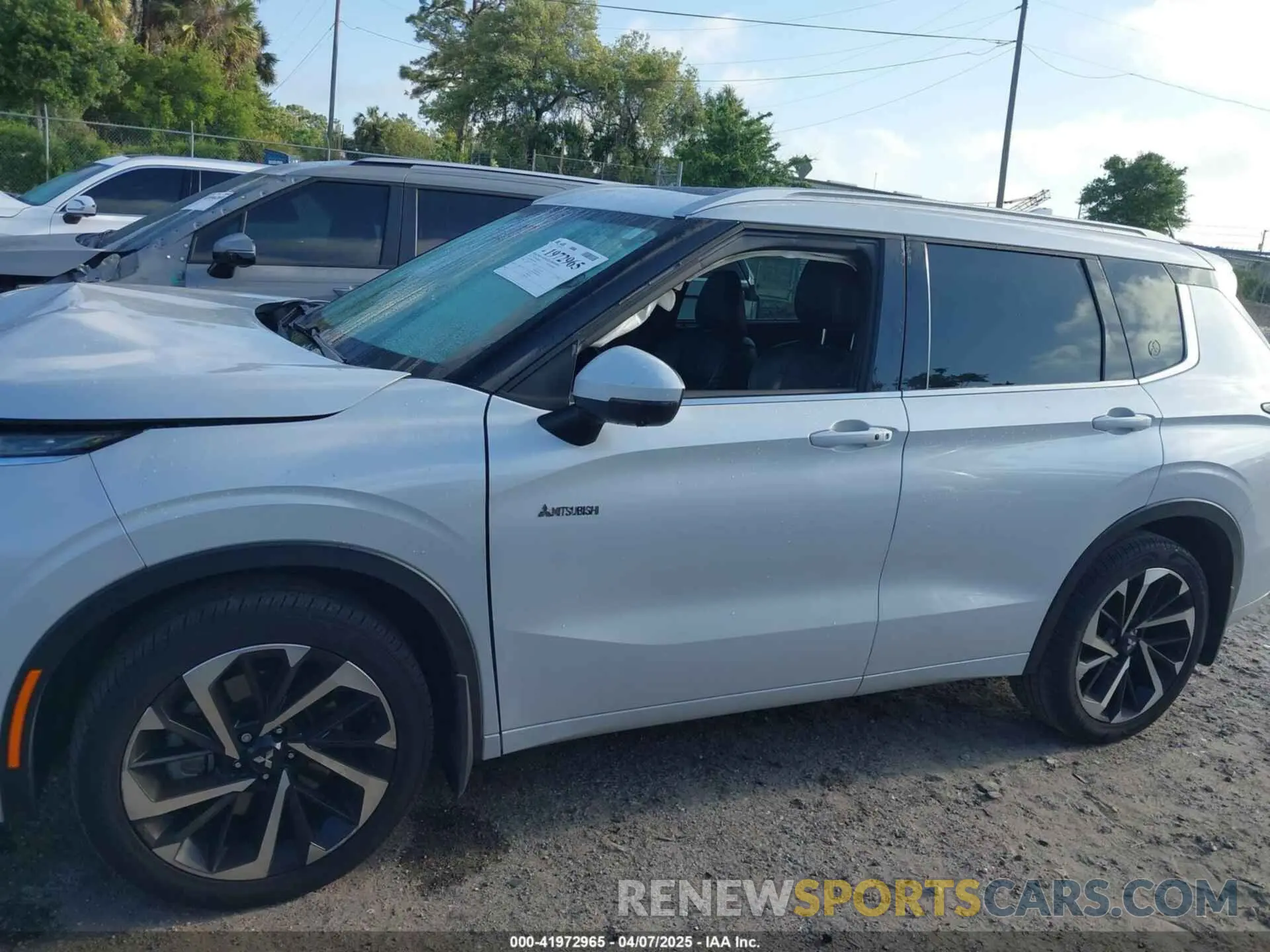 14 Photograph of a damaged car JA4J3VA86NZ087848 MITSUBISHI OUTLANDER 2022