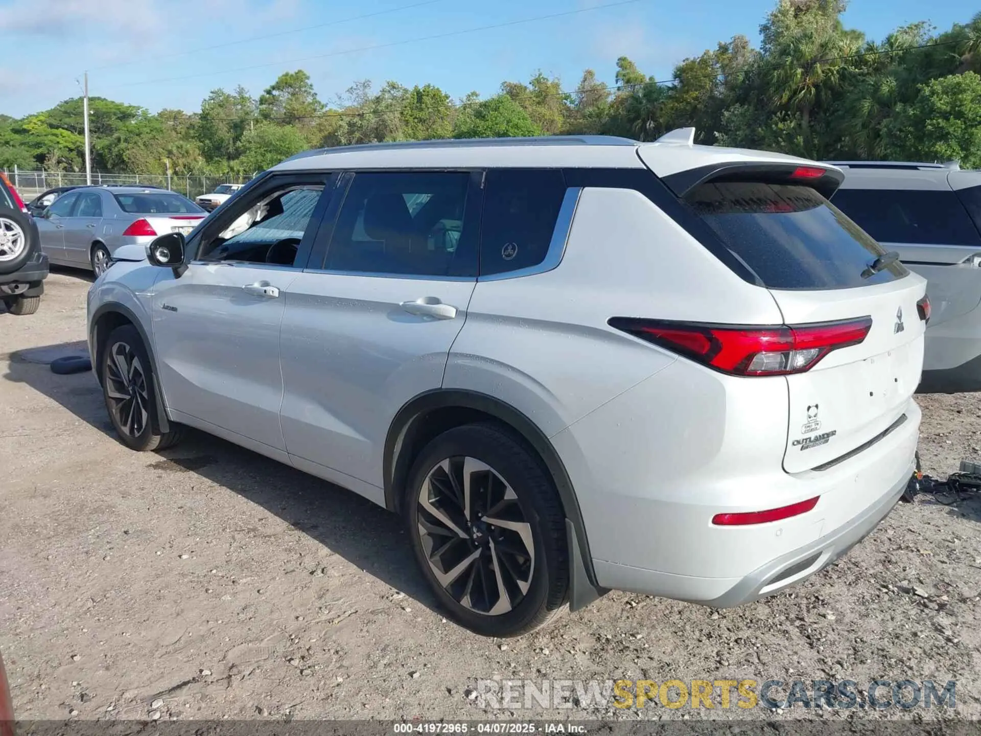 3 Photograph of a damaged car JA4J3VA86NZ087848 MITSUBISHI OUTLANDER 2022