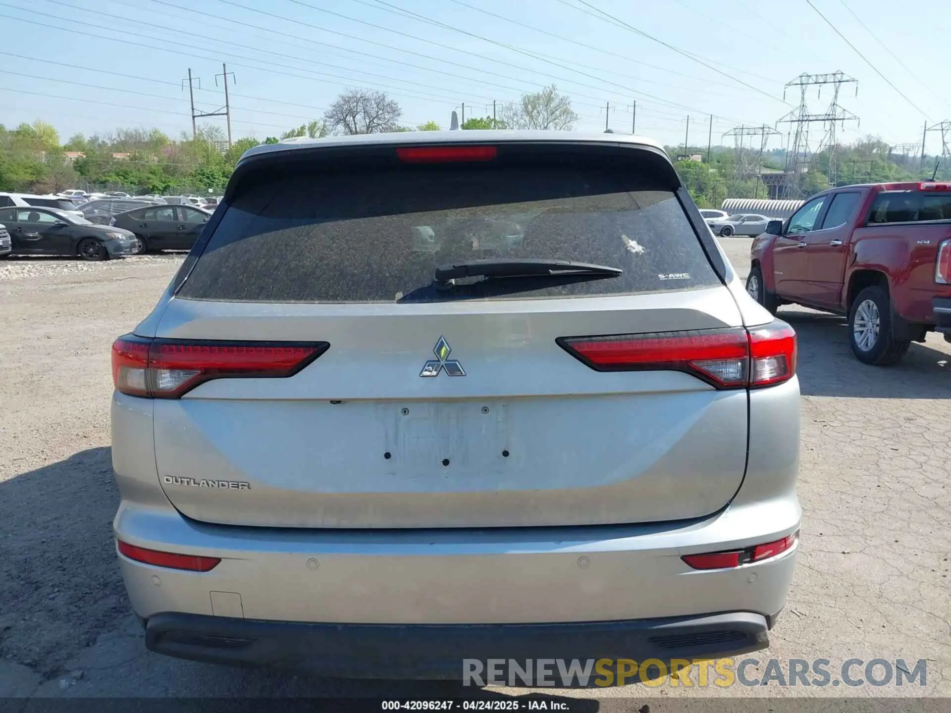 17 Photograph of a damaged car JA4J4TA86NZ002248 MITSUBISHI OUTLANDER 2022
