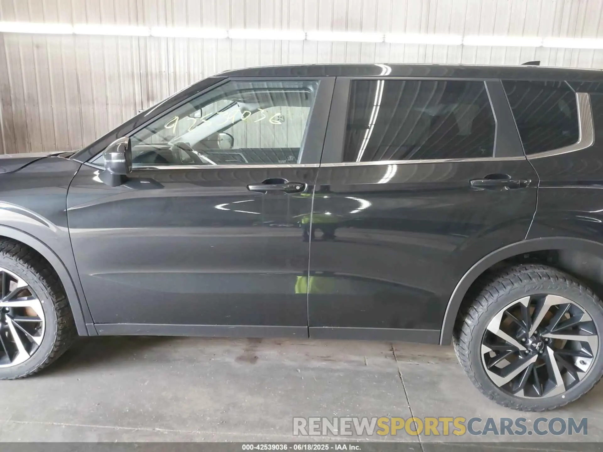14 Photograph of a damaged car JA4J4TA87NZ015963 MITSUBISHI OUTLANDER 2022