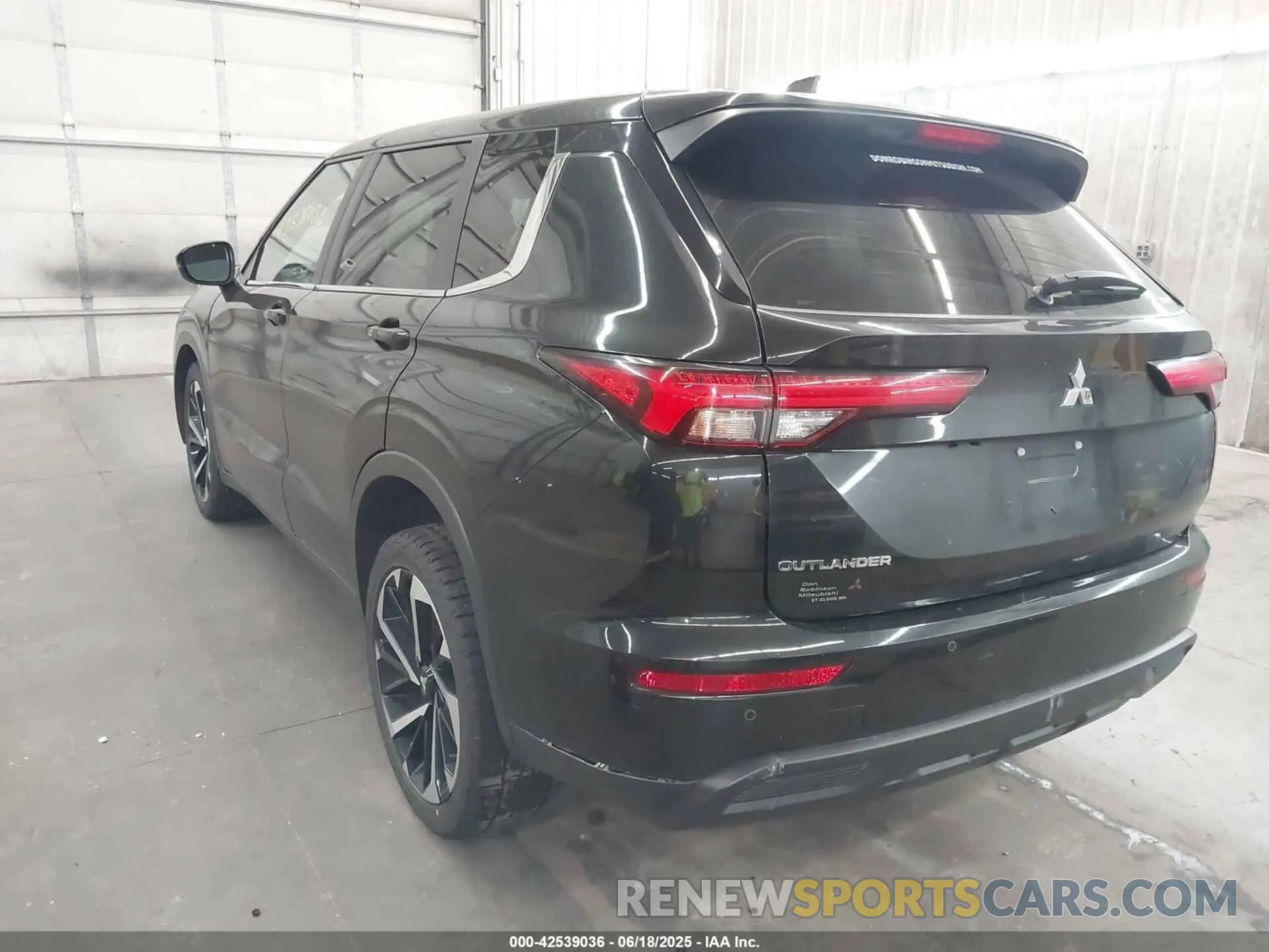 3 Photograph of a damaged car JA4J4TA87NZ015963 MITSUBISHI OUTLANDER 2022
