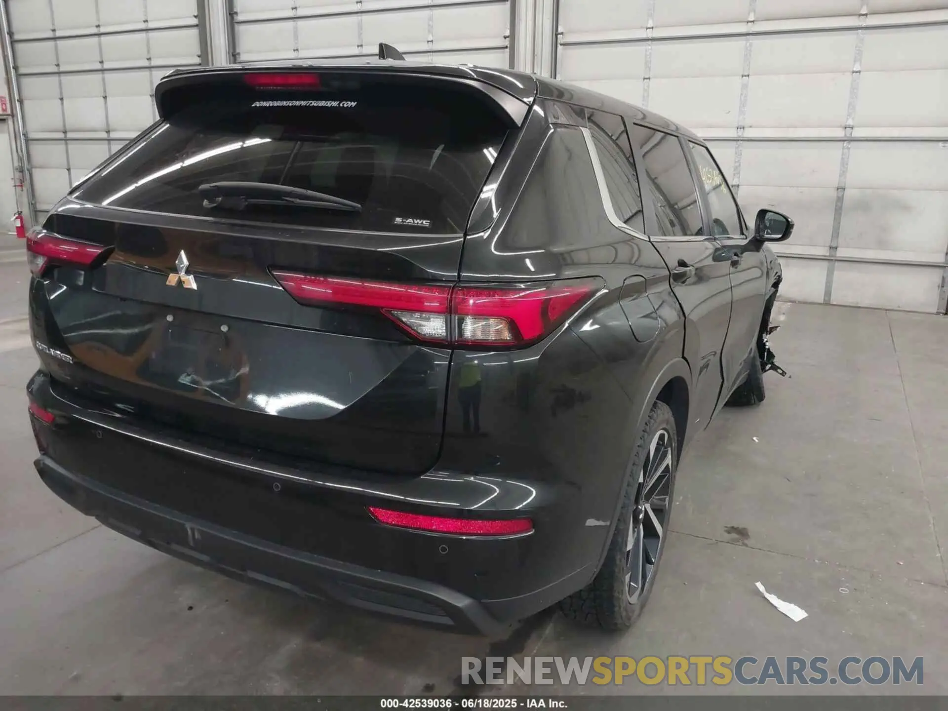 4 Photograph of a damaged car JA4J4TA87NZ015963 MITSUBISHI OUTLANDER 2022