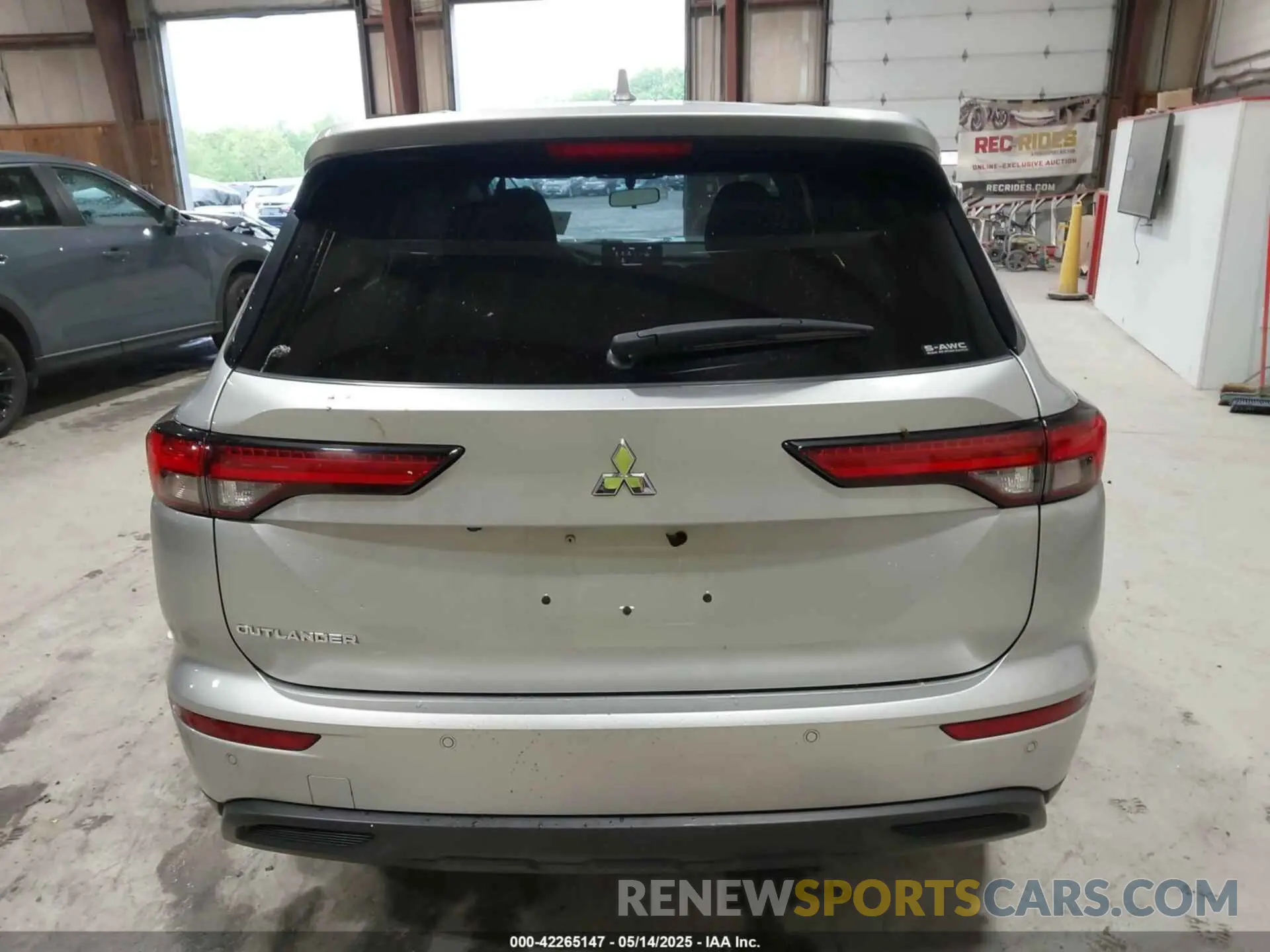 16 Photograph of a damaged car JA4J4TA89NZ033459 MITSUBISHI OUTLANDER 2022