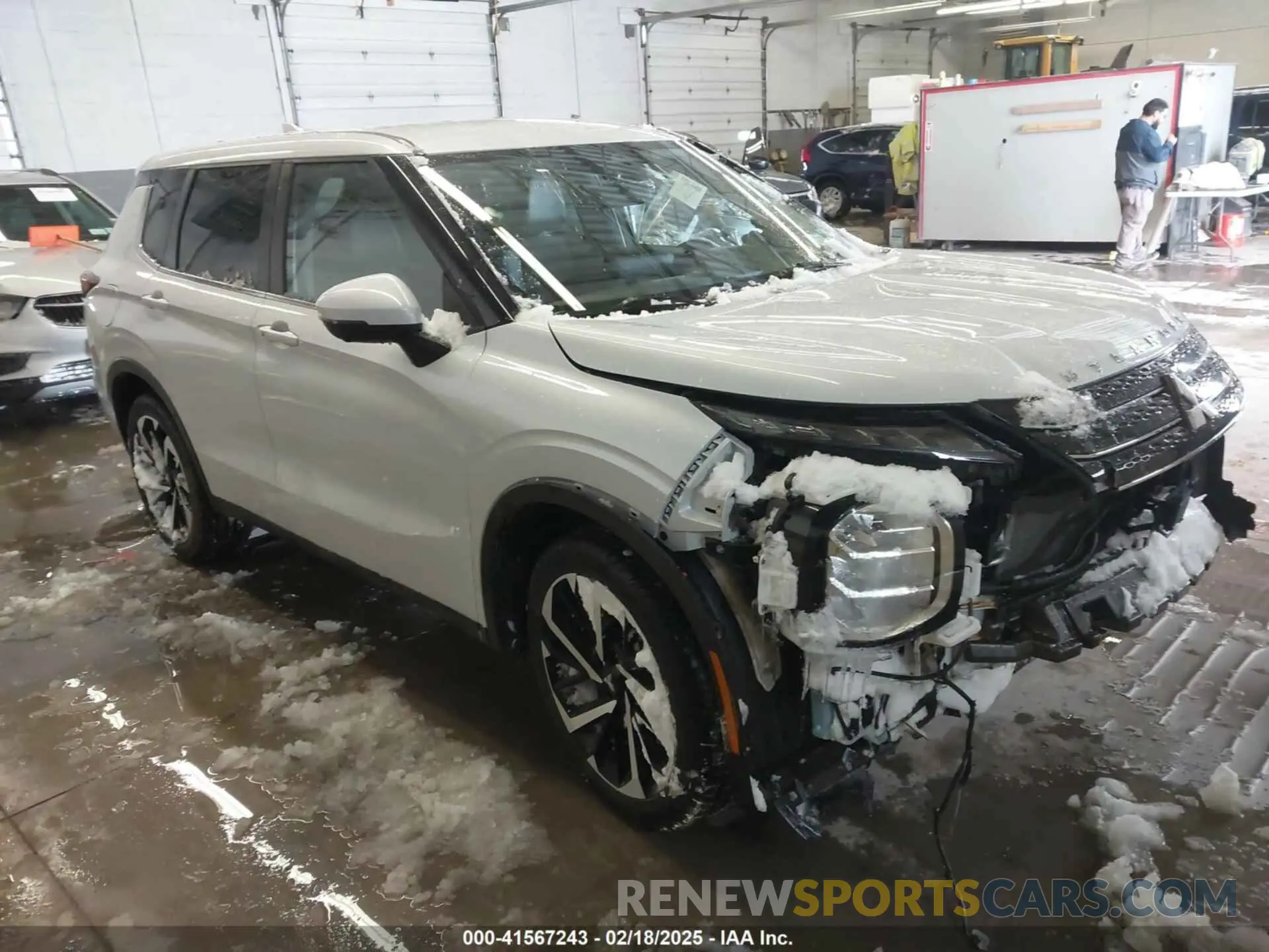 1 Photograph of a damaged car JA4J4UA80NZ025367 MITSUBISHI OUTLANDER 2022