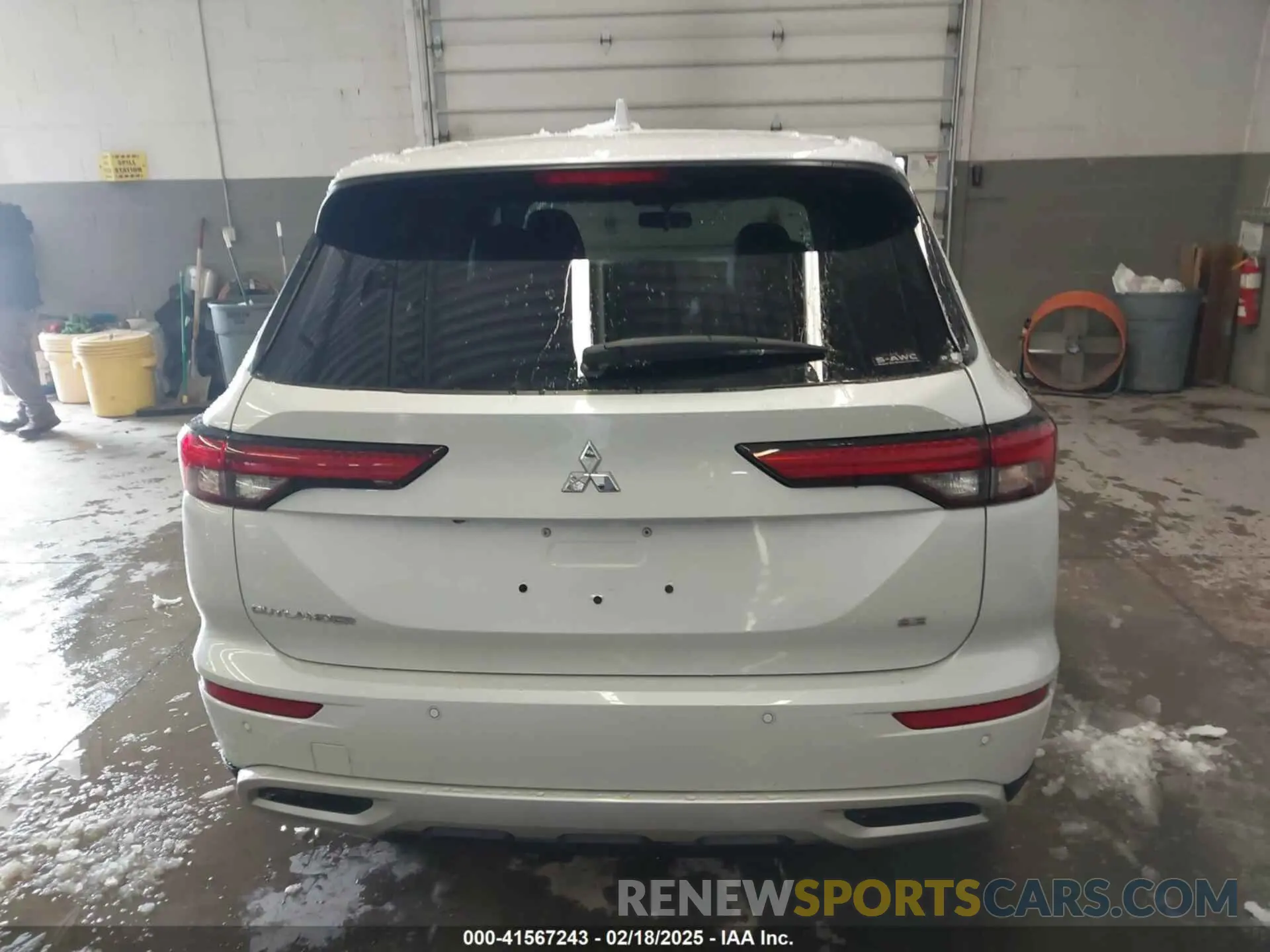 17 Photograph of a damaged car JA4J4UA80NZ025367 MITSUBISHI OUTLANDER 2022