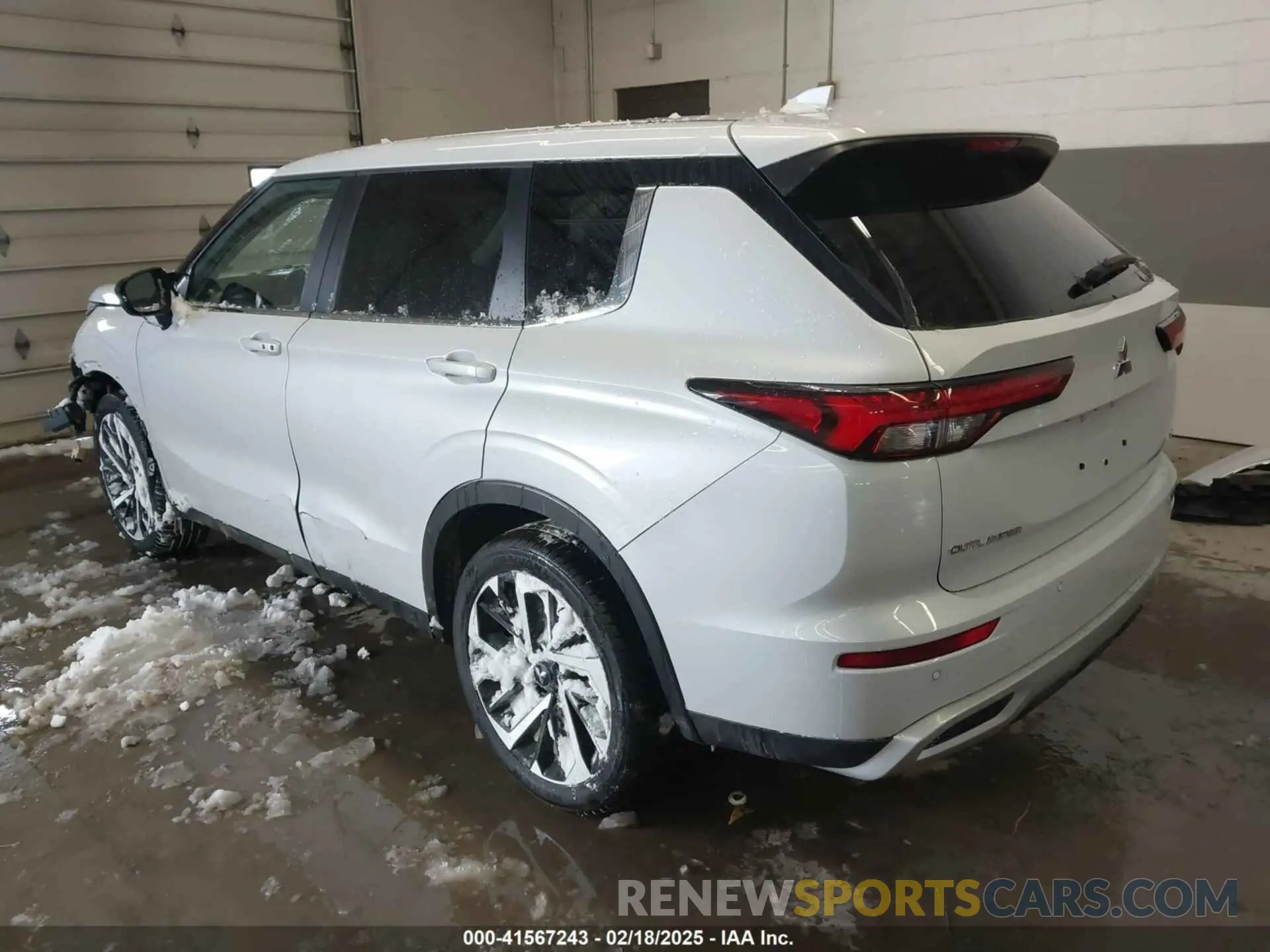 3 Photograph of a damaged car JA4J4UA80NZ025367 MITSUBISHI OUTLANDER 2022
