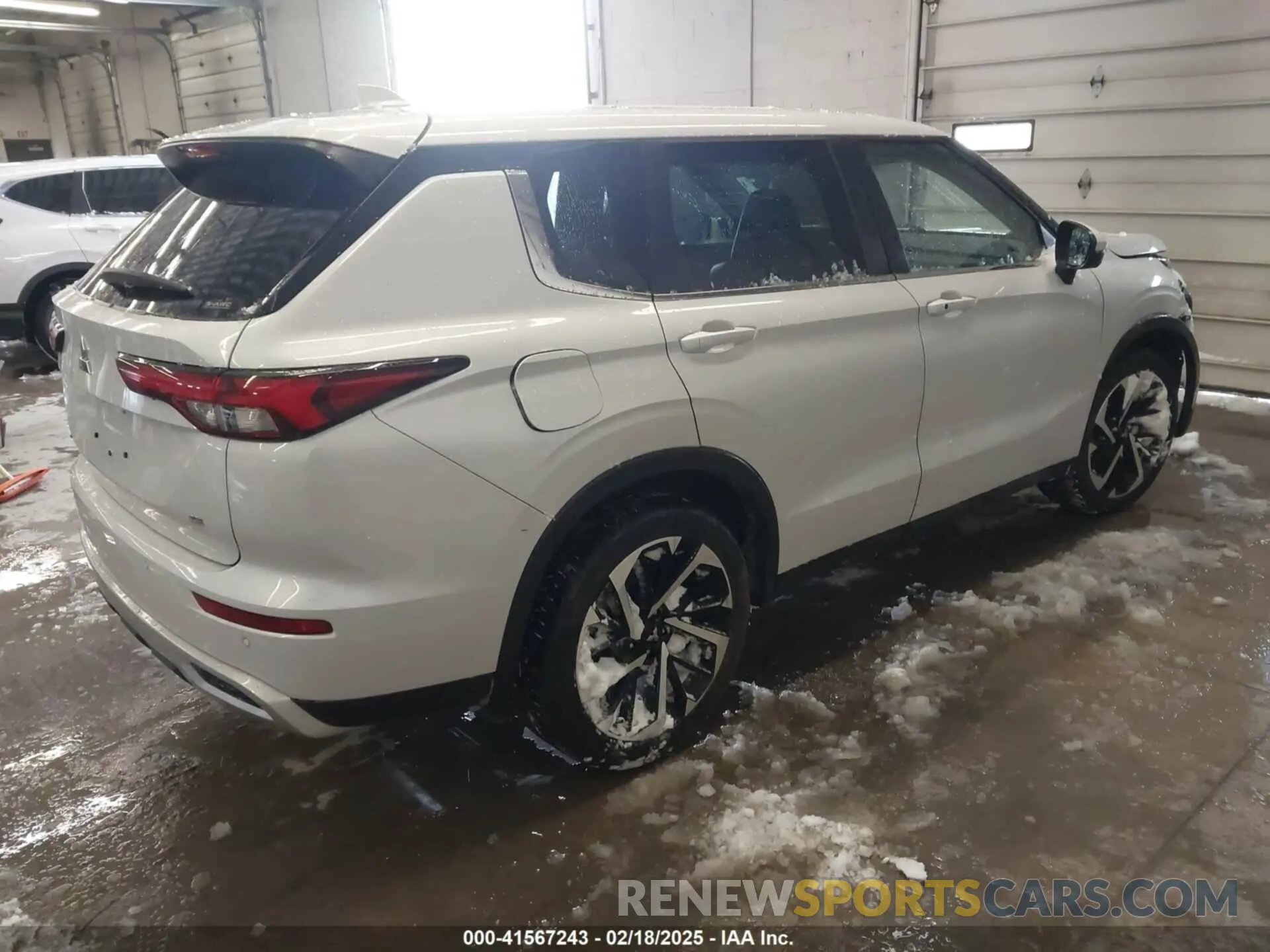 4 Photograph of a damaged car JA4J4UA80NZ025367 MITSUBISHI OUTLANDER 2022