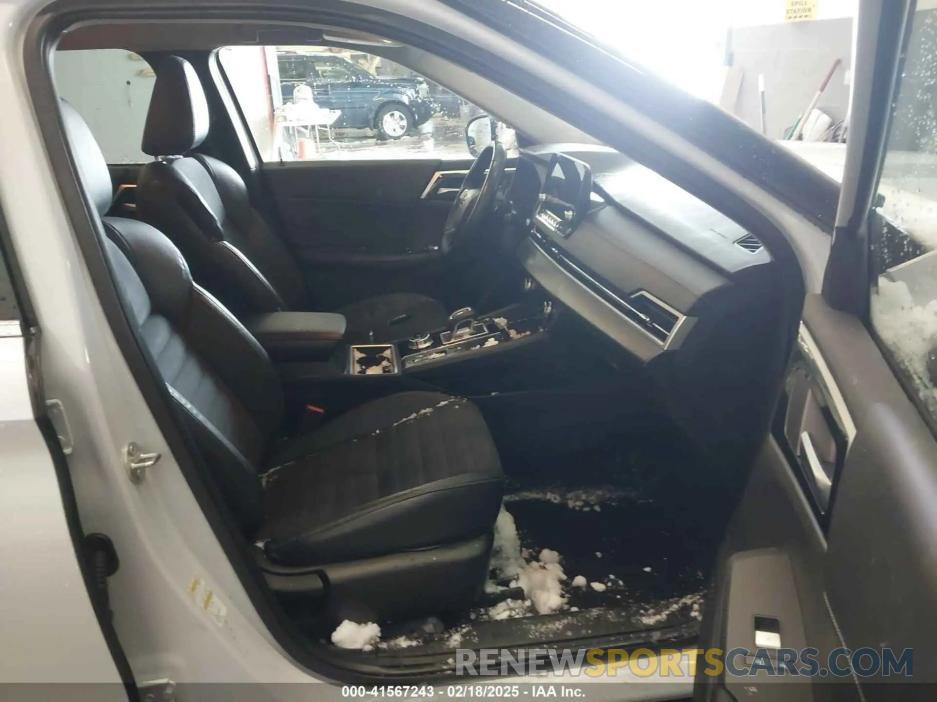 5 Photograph of a damaged car JA4J4UA80NZ025367 MITSUBISHI OUTLANDER 2022