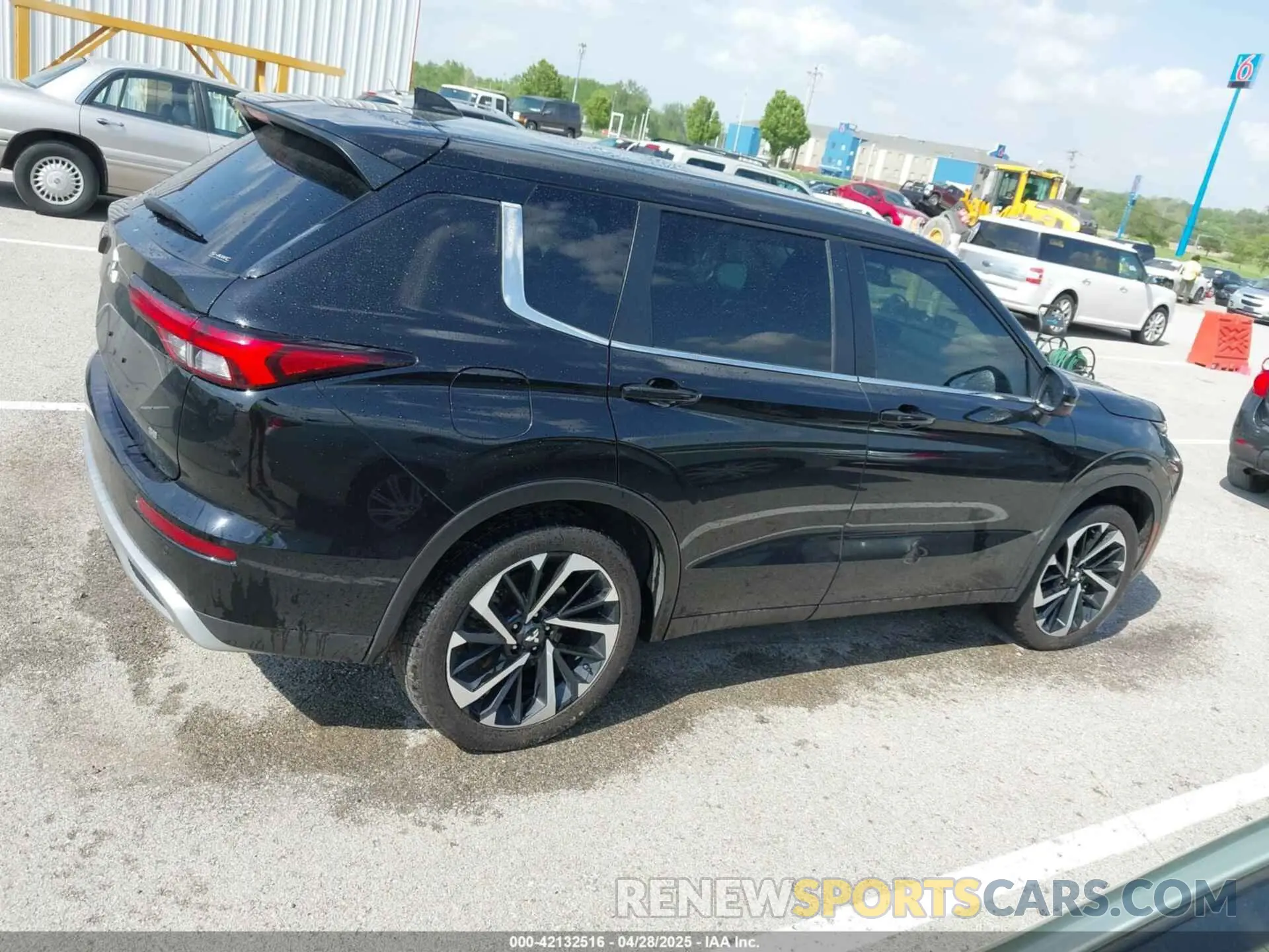 13 Фотография поврежденного автомобиля JA4J4UA83NZ048383 MITSUBISHI OUTLANDER 2022