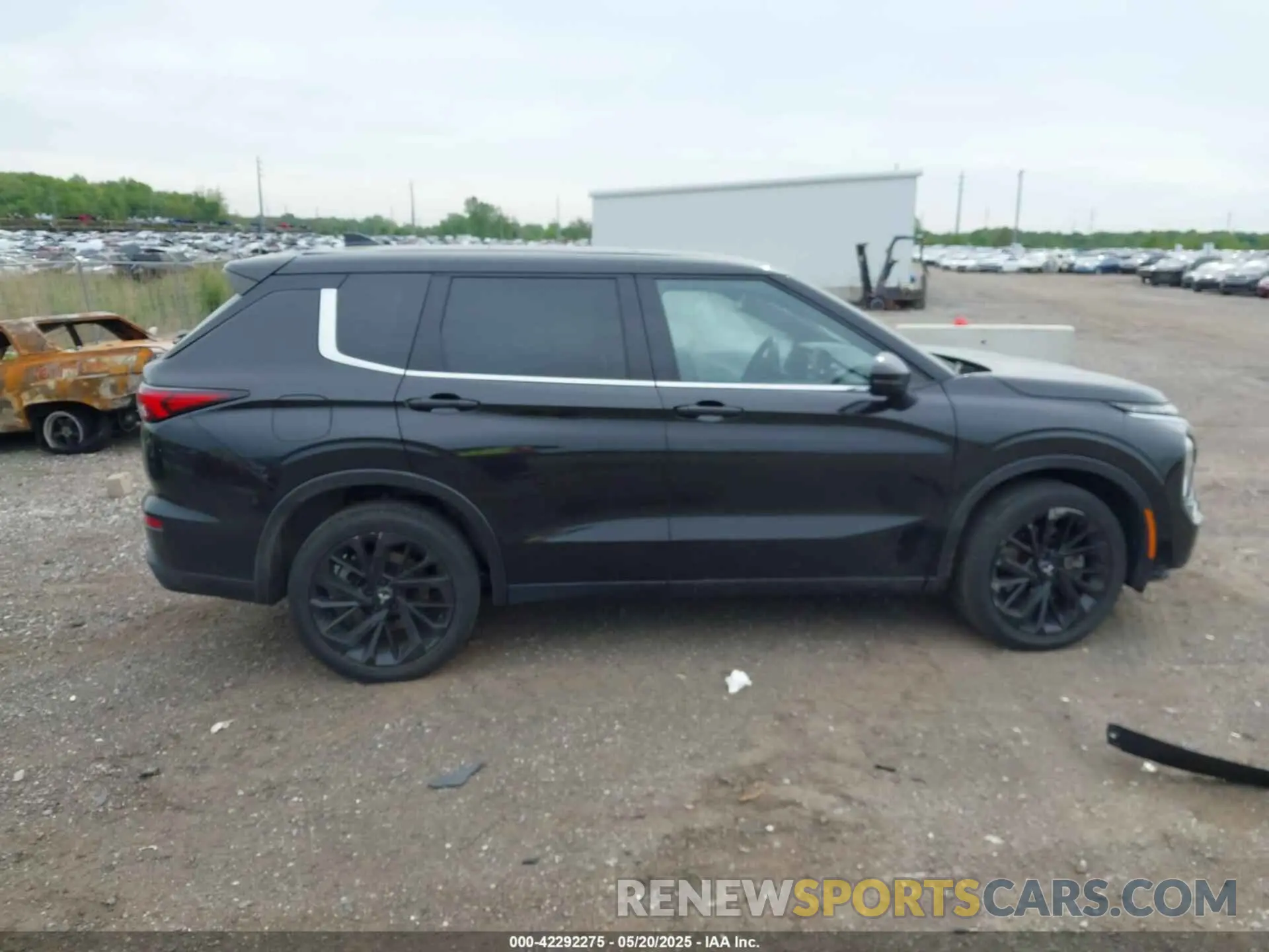 13 Photograph of a damaged car JA4J4UA83NZ067208 MITSUBISHI OUTLANDER 2022