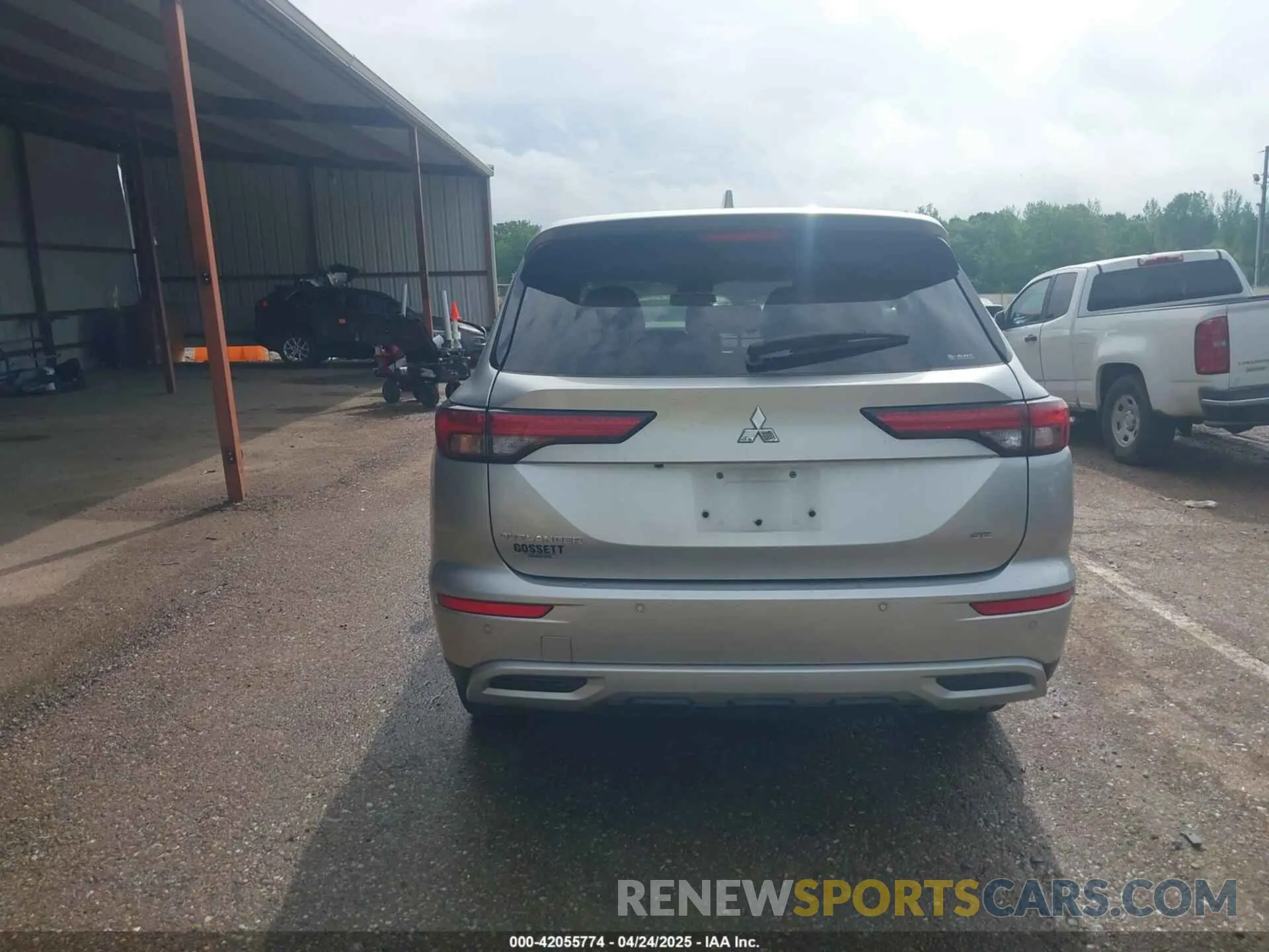 17 Photograph of a damaged car JA4J4UA84NZ052121 MITSUBISHI OUTLANDER 2022