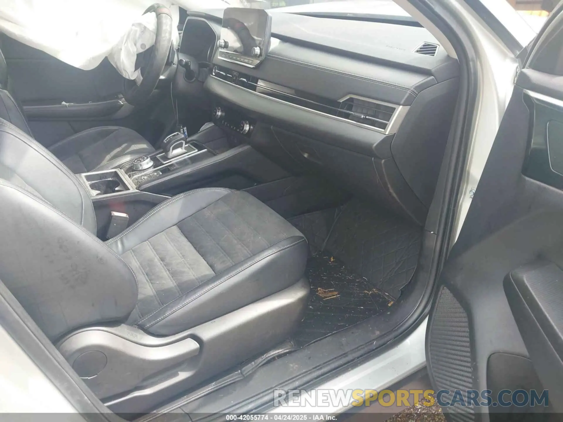 5 Photograph of a damaged car JA4J4UA84NZ052121 MITSUBISHI OUTLANDER 2022