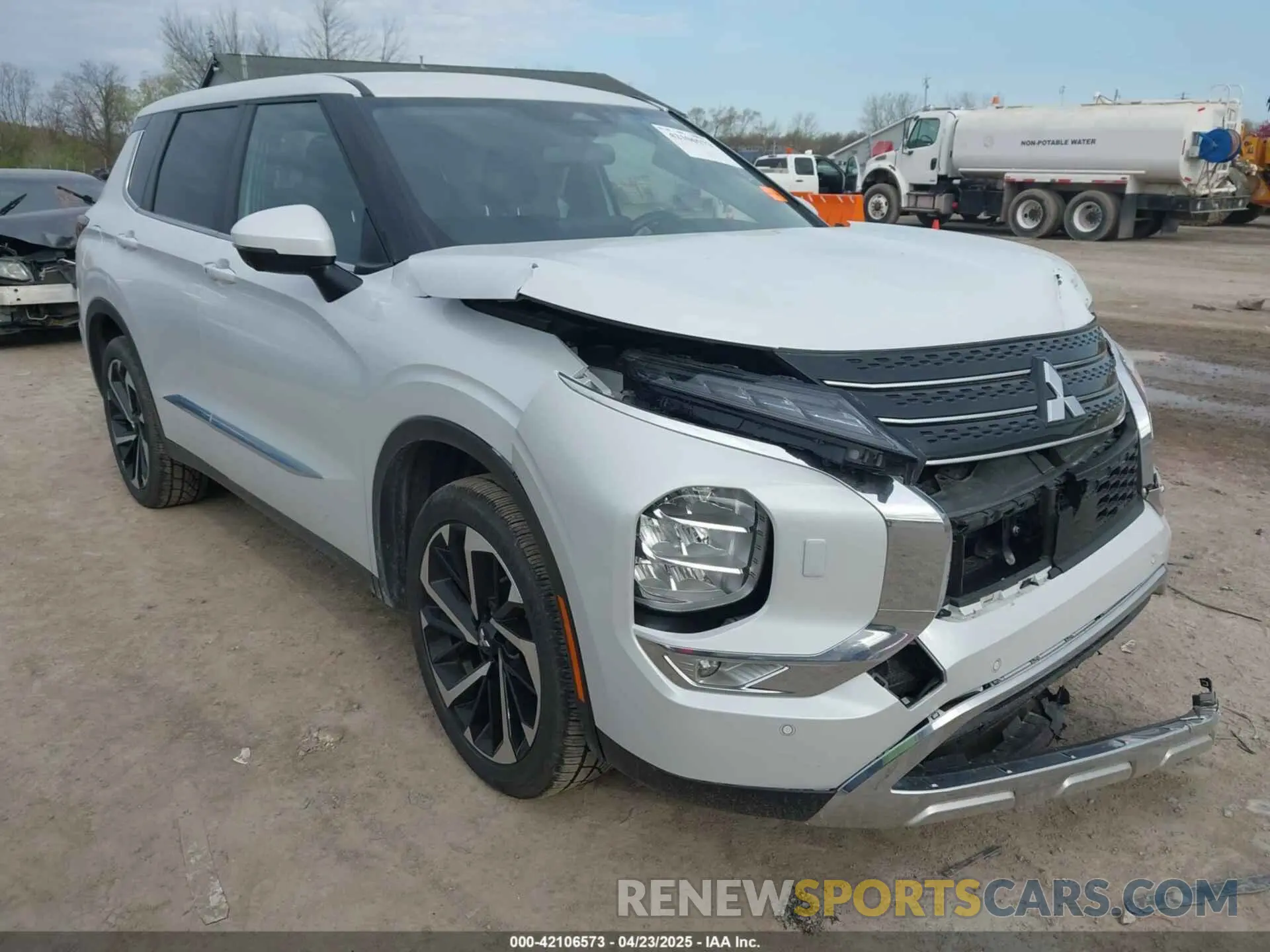 1 Photograph of a damaged car JA4J4UA85NZ036591 MITSUBISHI OUTLANDER 2022